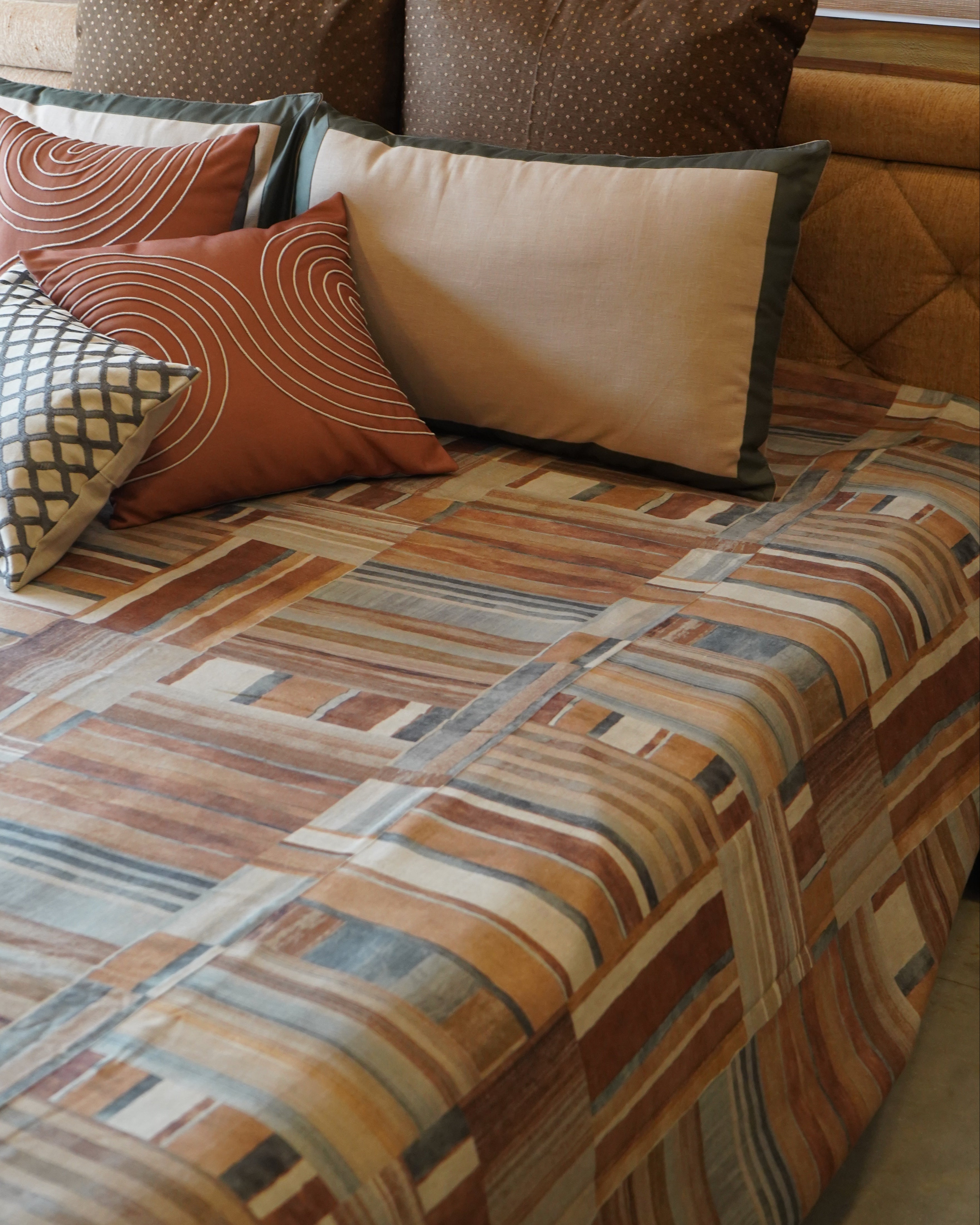 Rustic Harmony Bedcover with 2 Pillow Covers