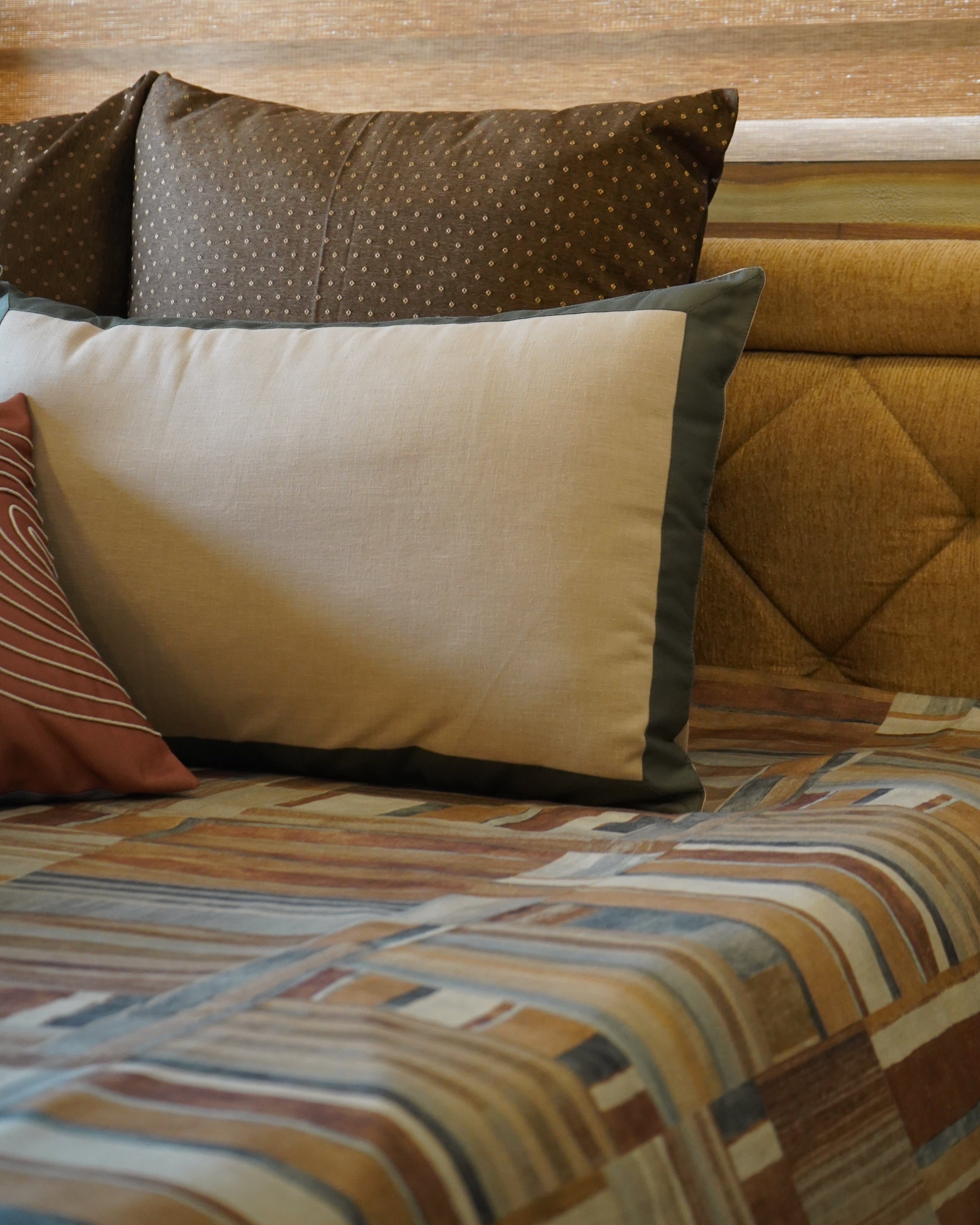 Rustic Harmony Bedcover with 2 Pillow Covers