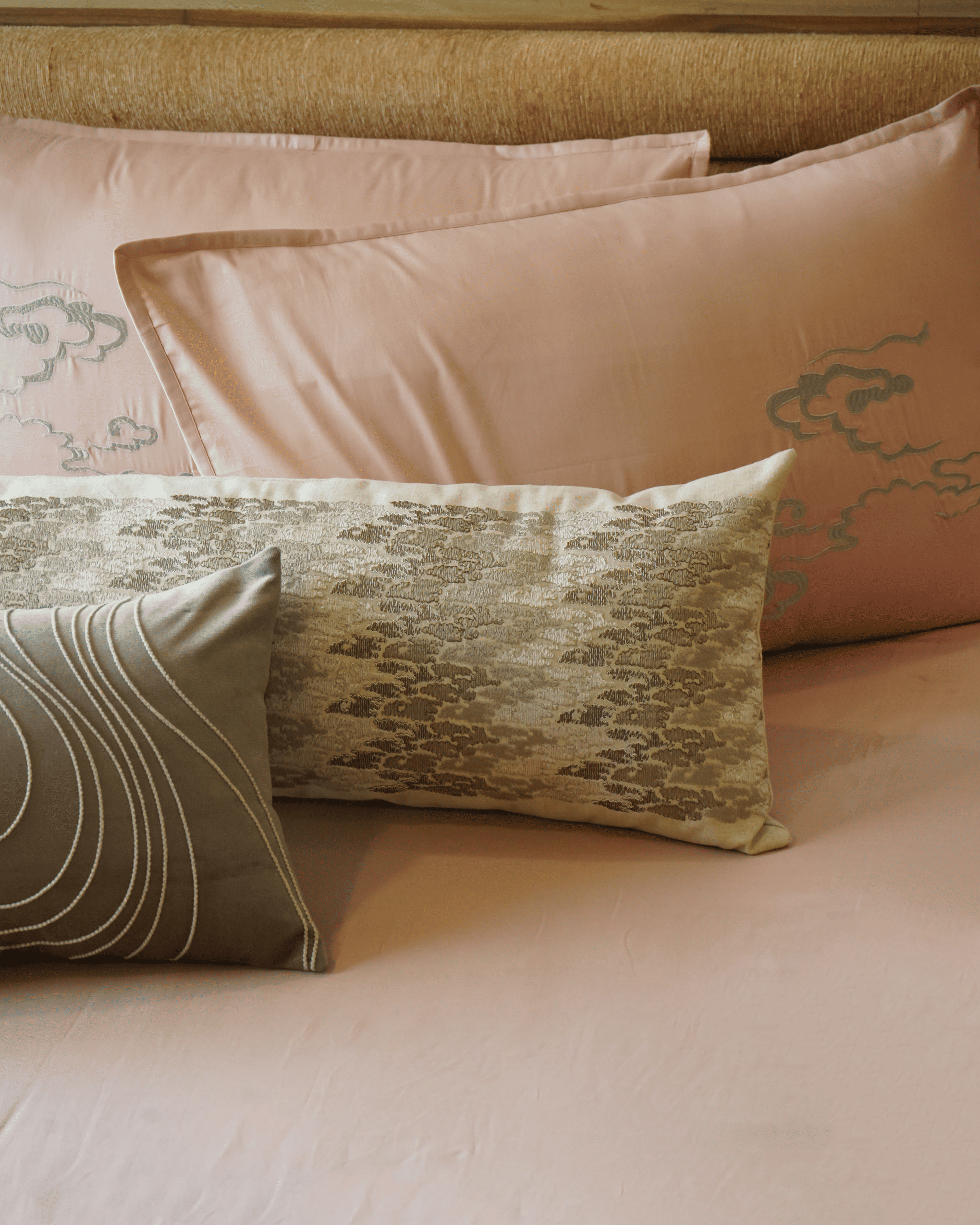 Celestial Crane Bedsheet With 2 Pillow Covers