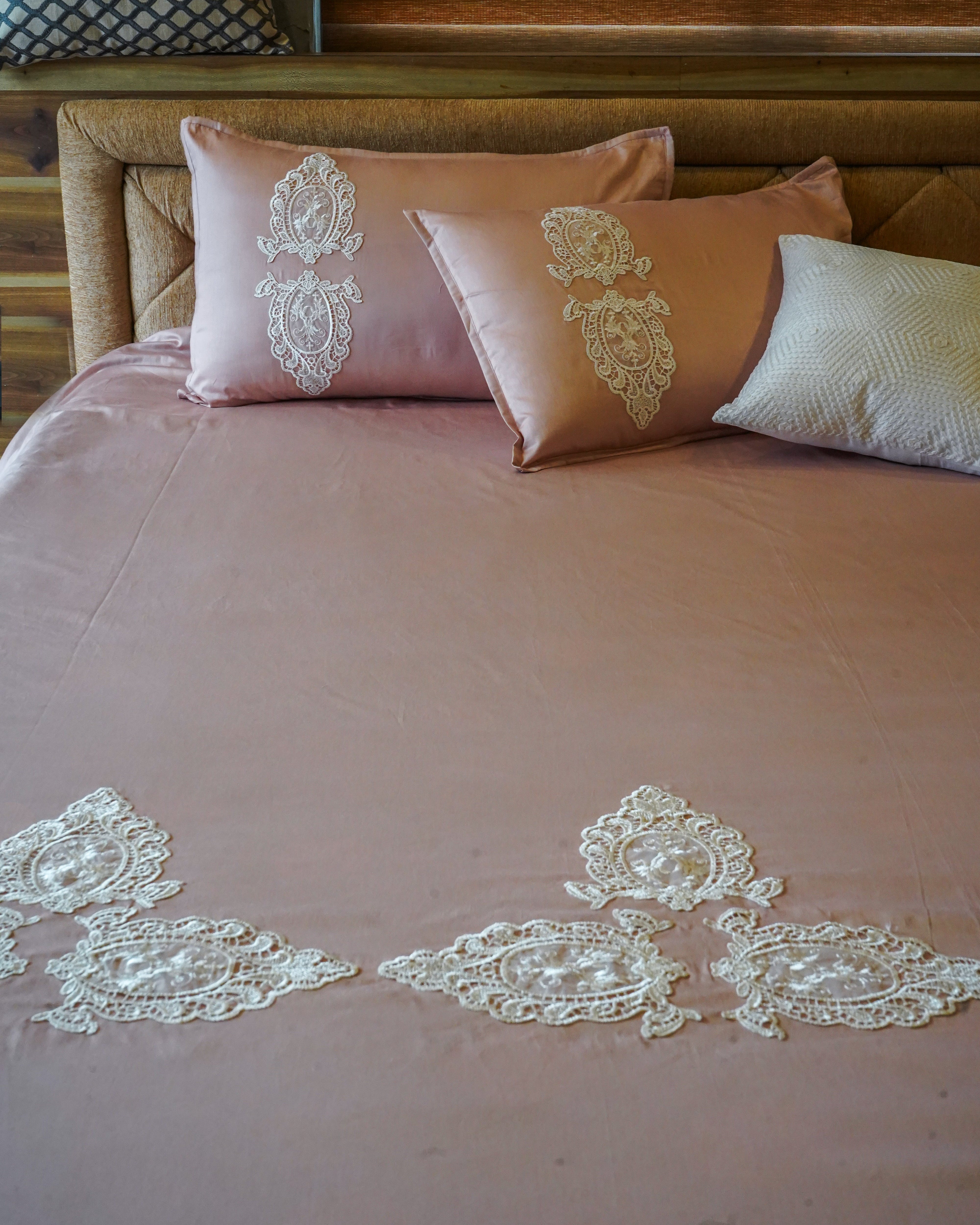 Latte Lace Bedsheet With 2 Pillow Covers