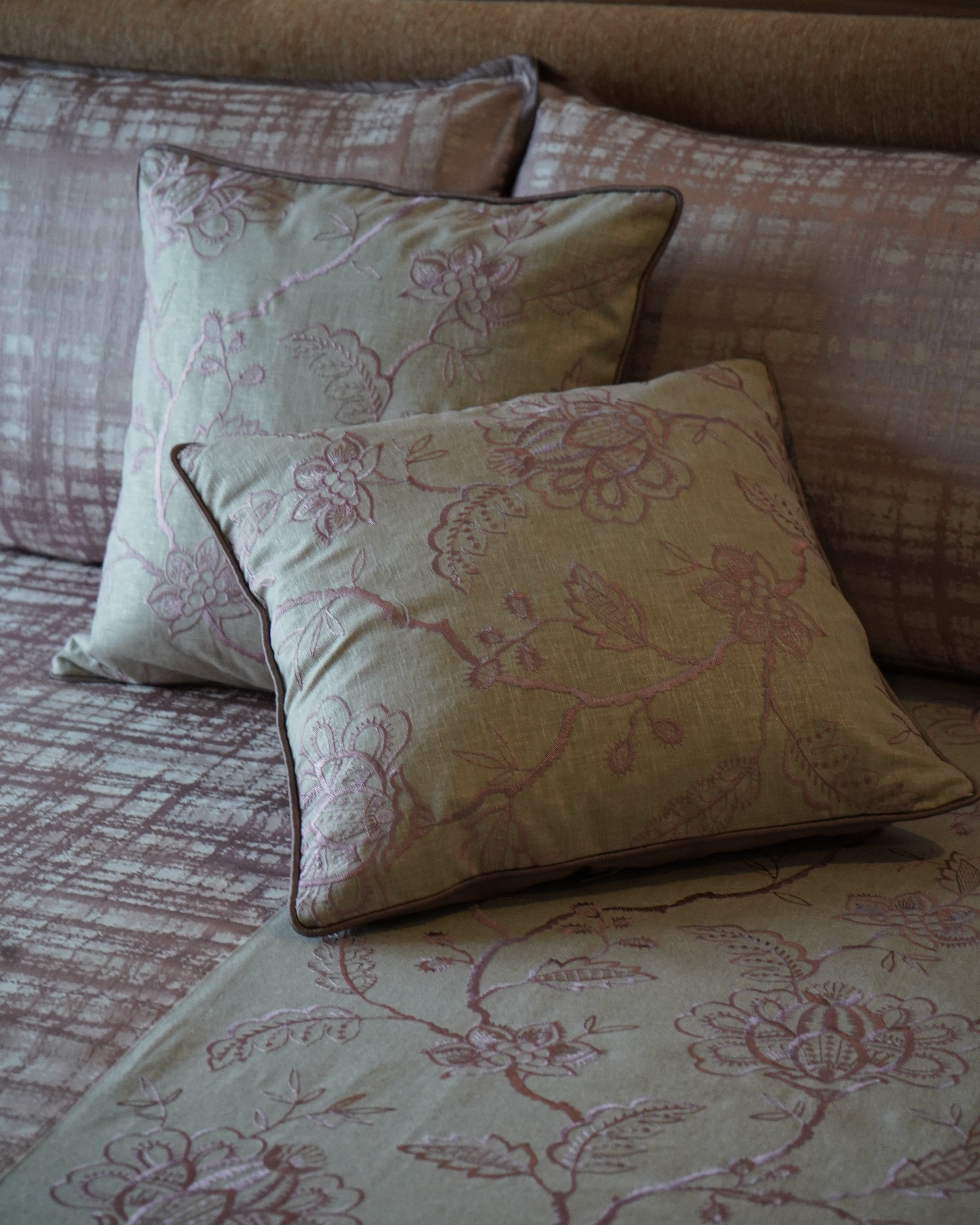 Blush Ivy Bedcover With 2 Pillow Covers