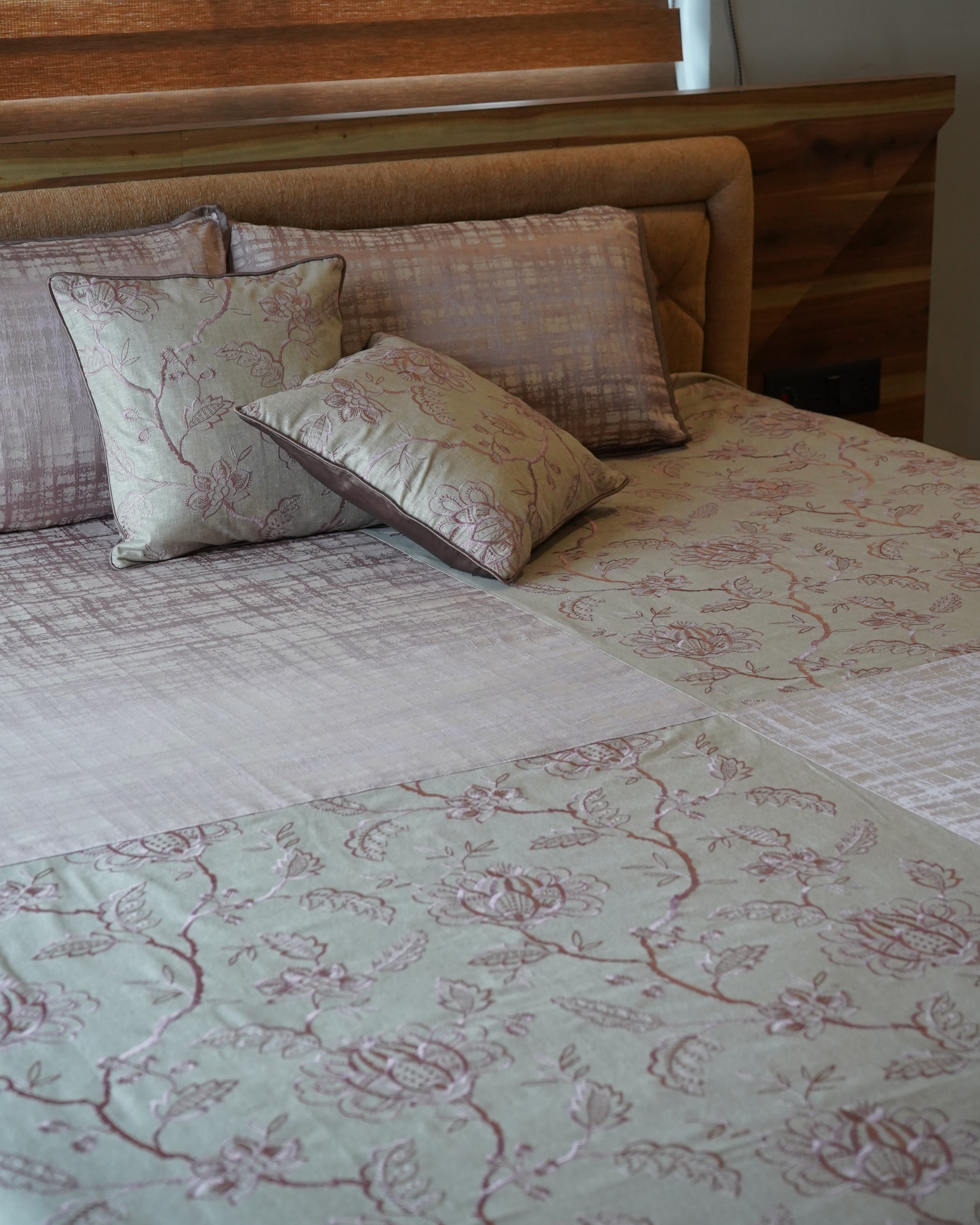 Blush Ivy Bedcover With 2 Pillow Covers