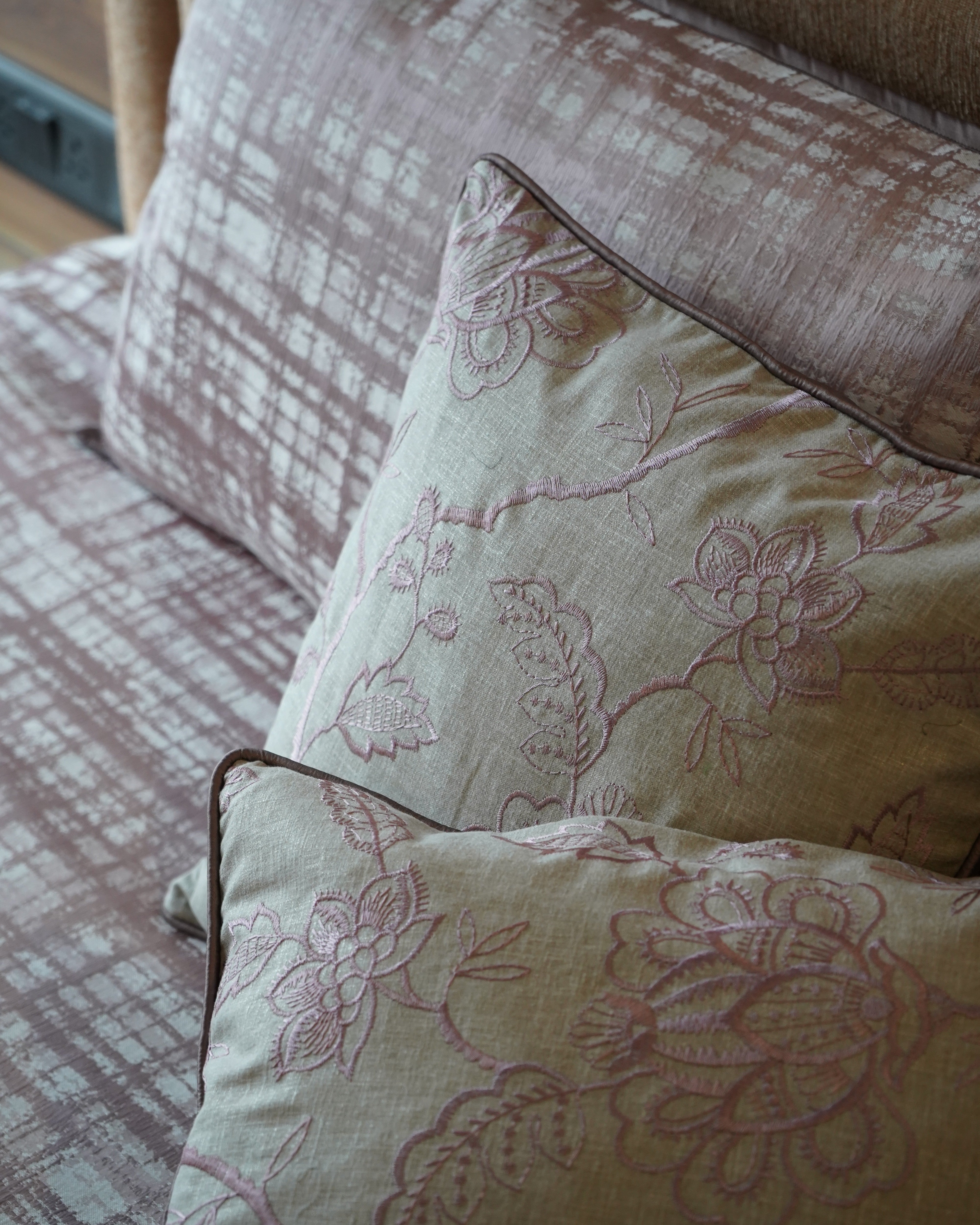 Blush Ivy Bedcover With 2 Pillow Covers