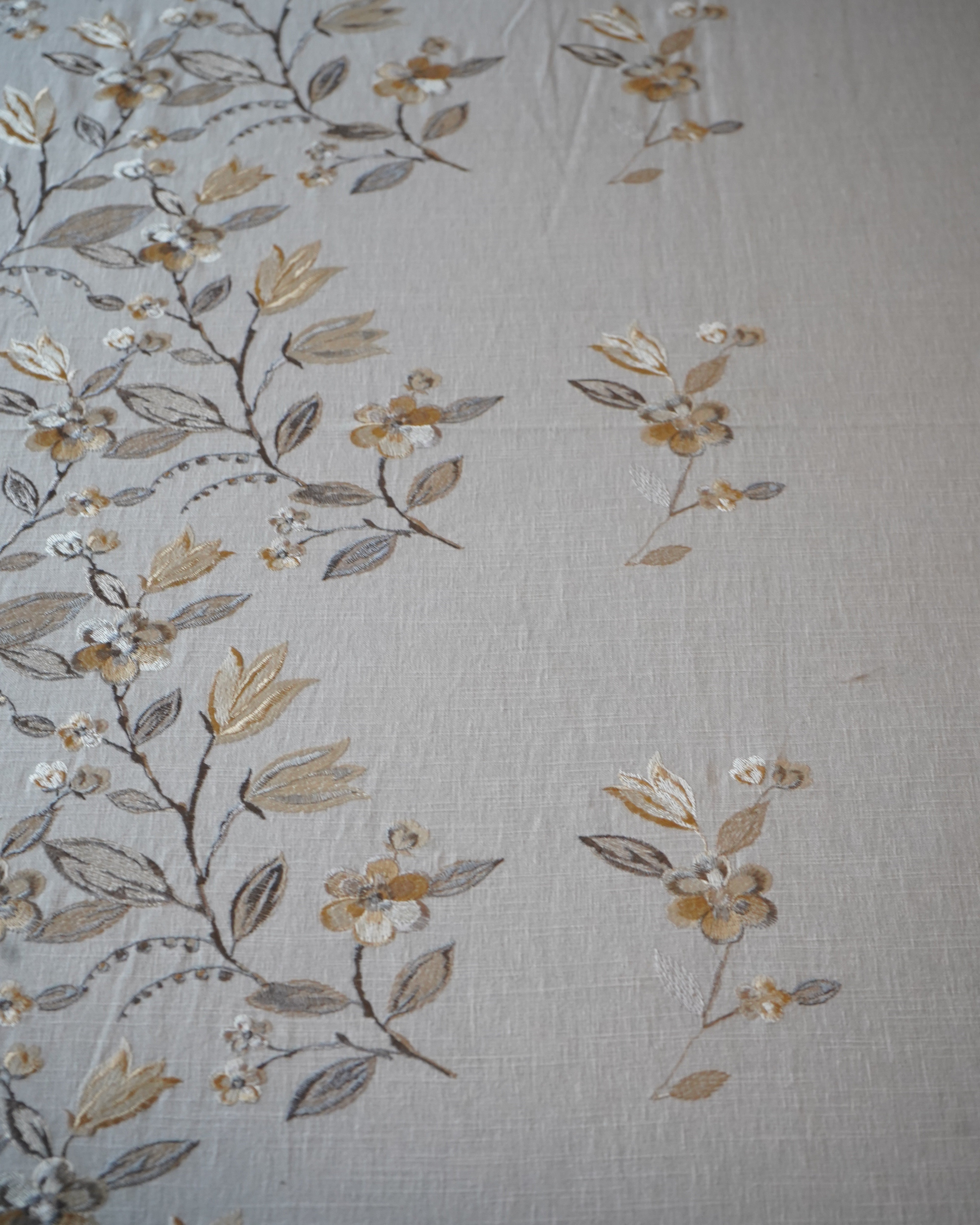 Golden Bloom Bedcover With 2 Pillow Covers