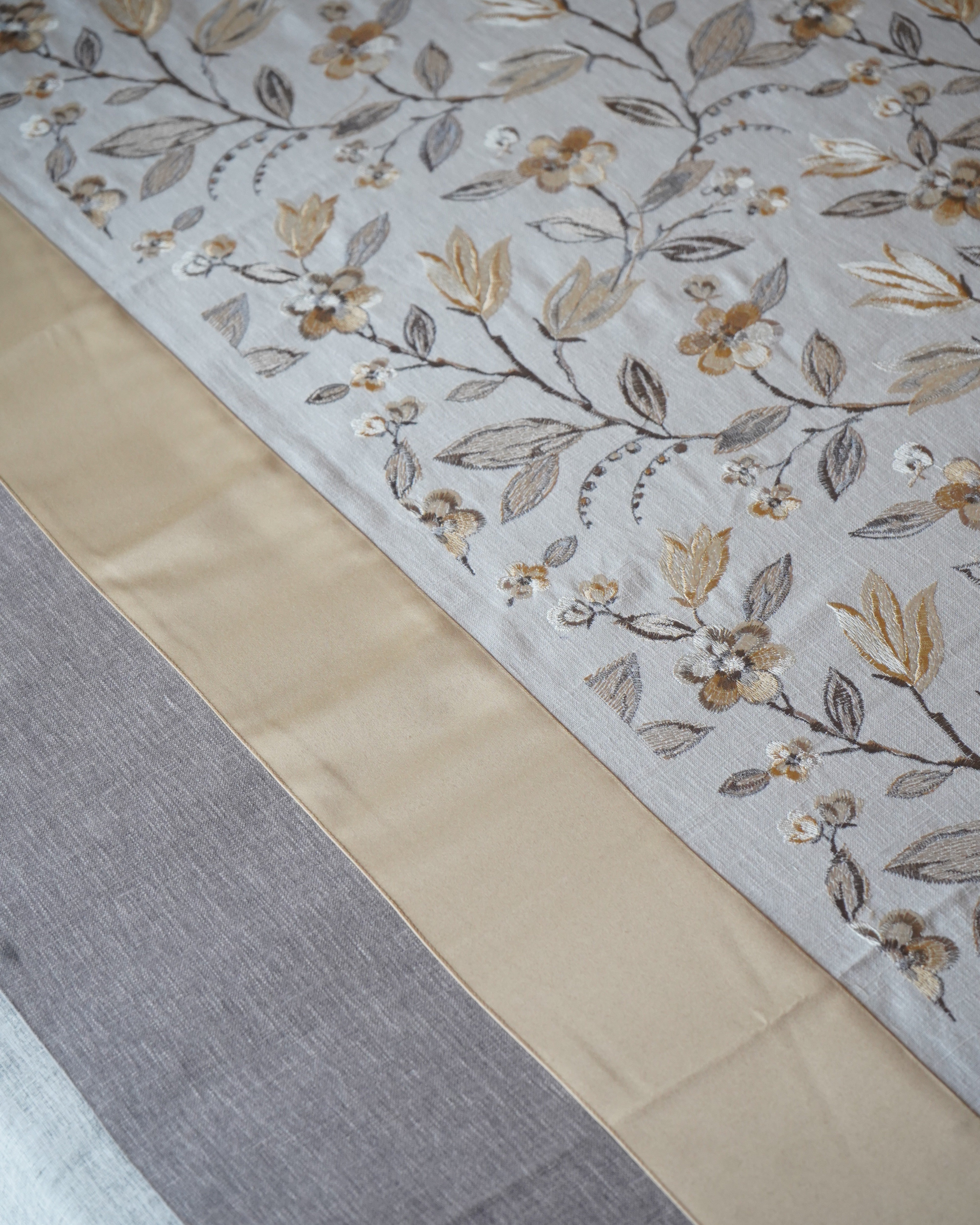 Golden Bloom Bedcover With 2 Pillow Covers