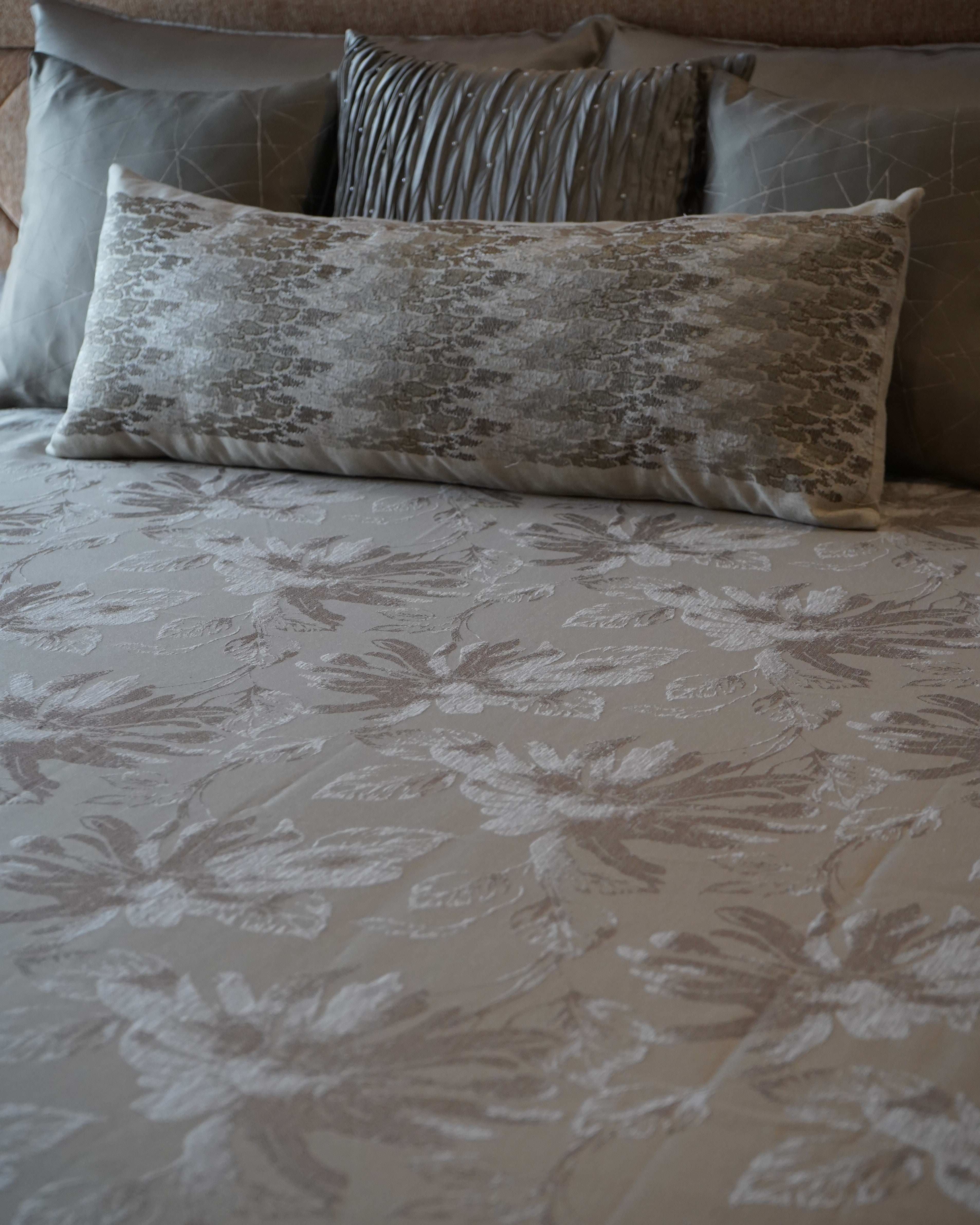 Moonpetal Bedcover With 2 Pillow Covers