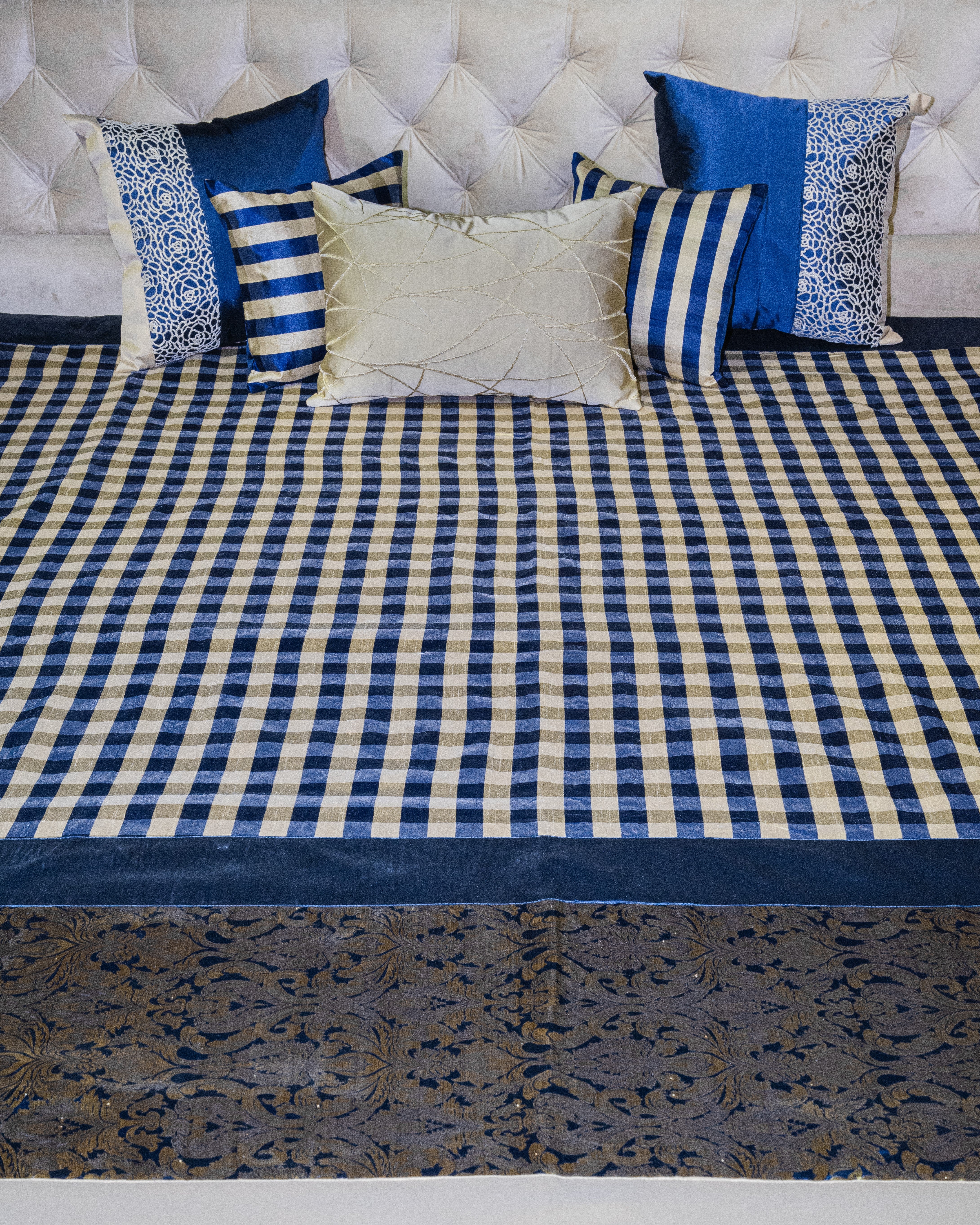 Royal Checks Bedcover with 2 Cushion Covers