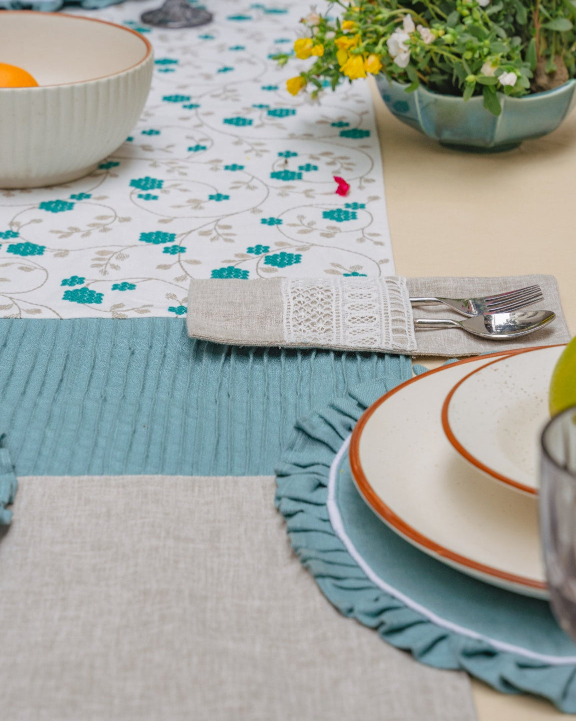Hill Hydrangea Table Runner and Mat Set