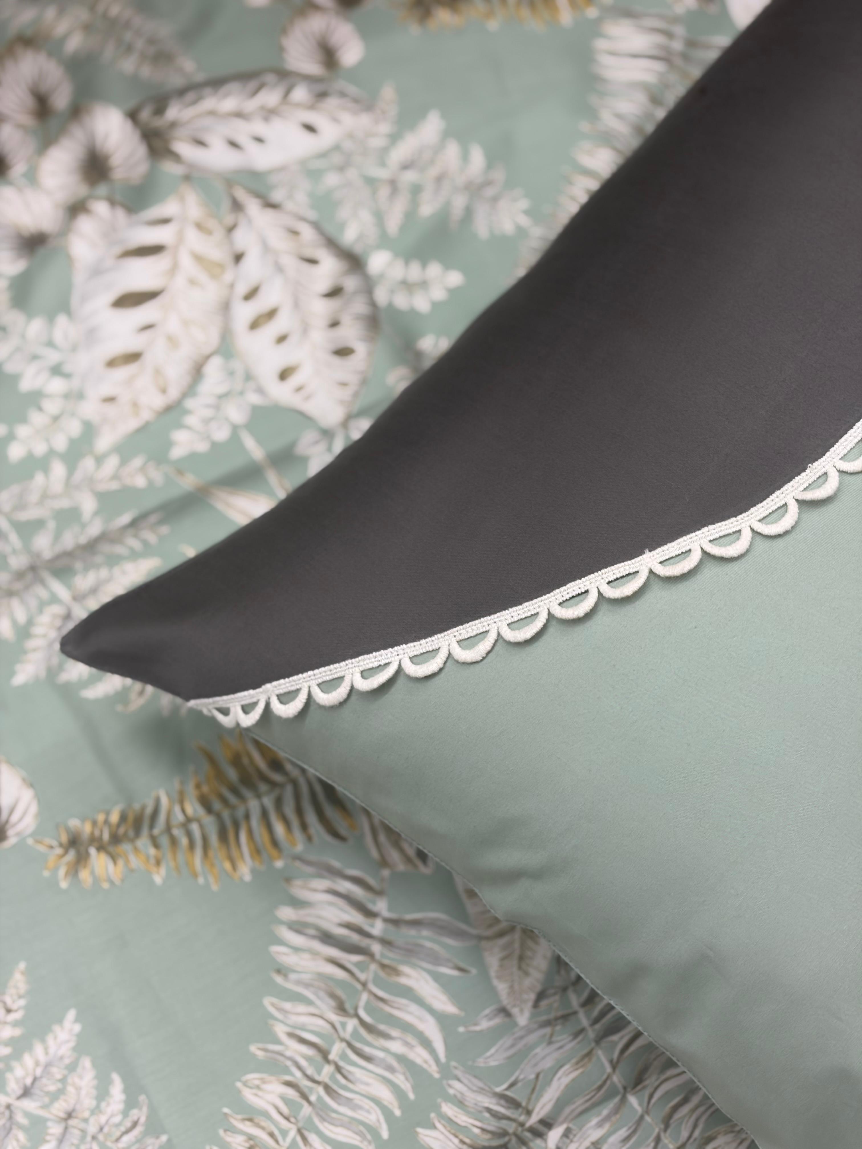 Foliage Bedsheet with 2 Laced Pillow Covers