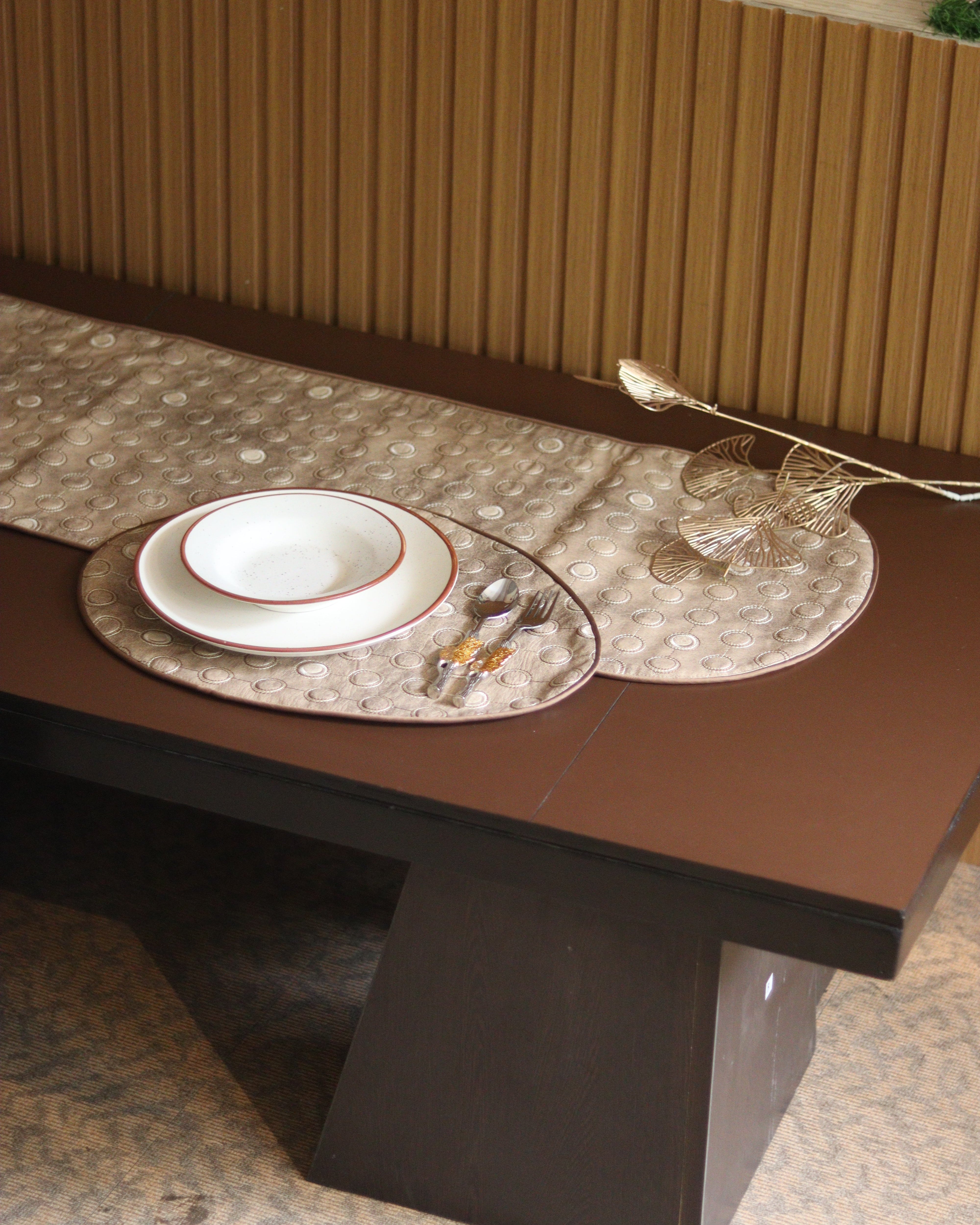 Biscotti Leather Table Runner and Mat Set