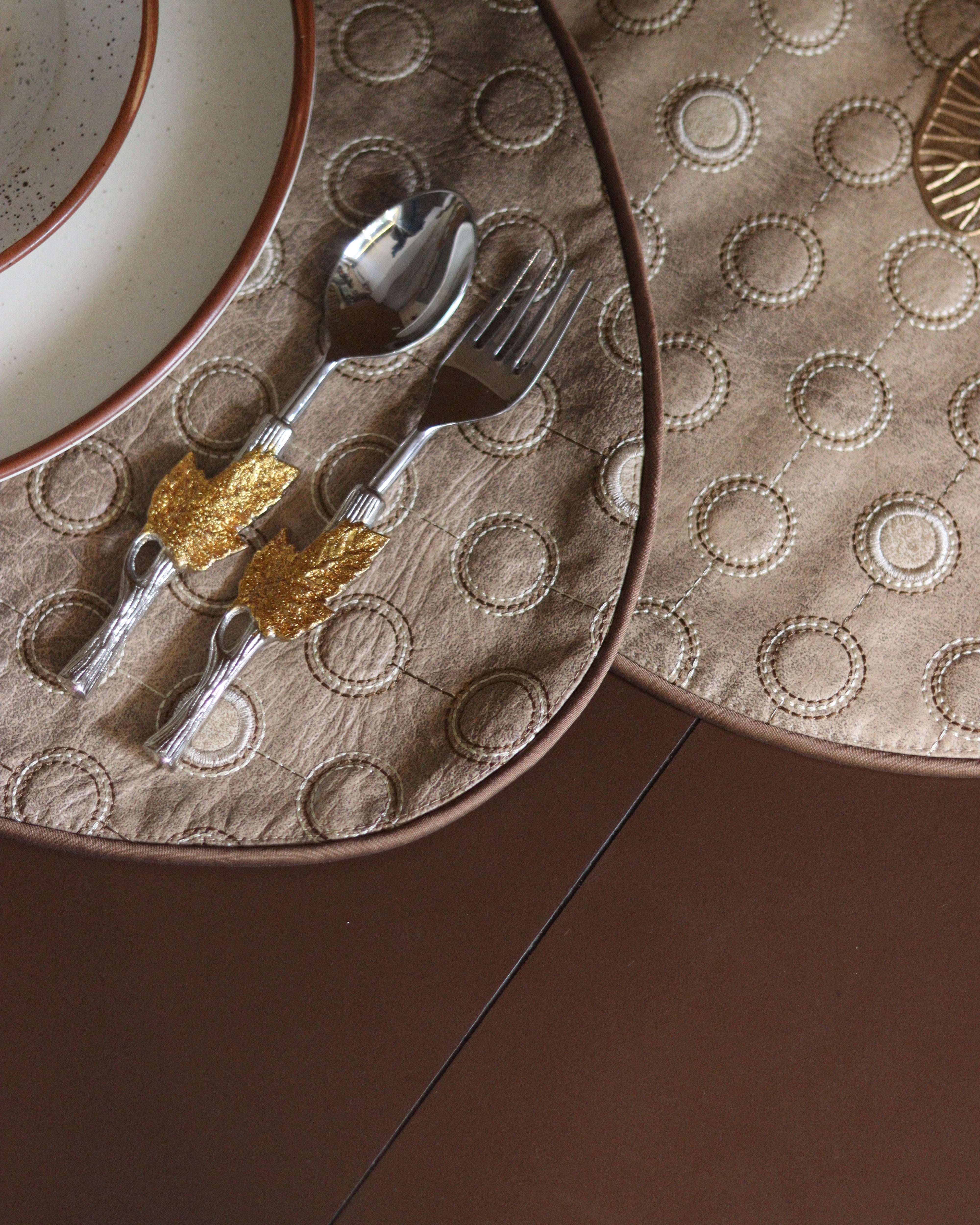 Biscotti Leather Table Runner and Mat Set