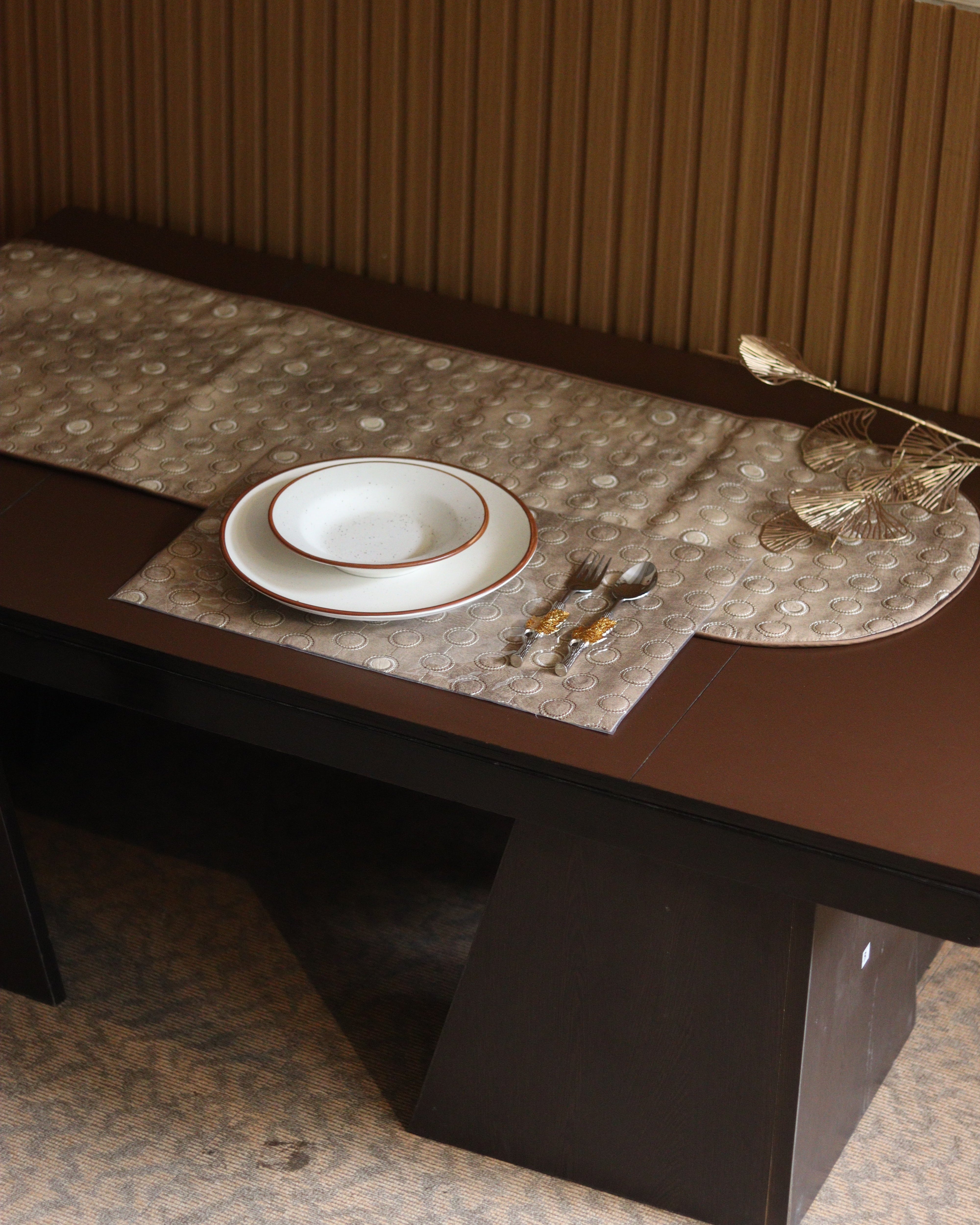 Biscotti Leather Table Runner and Mat Set