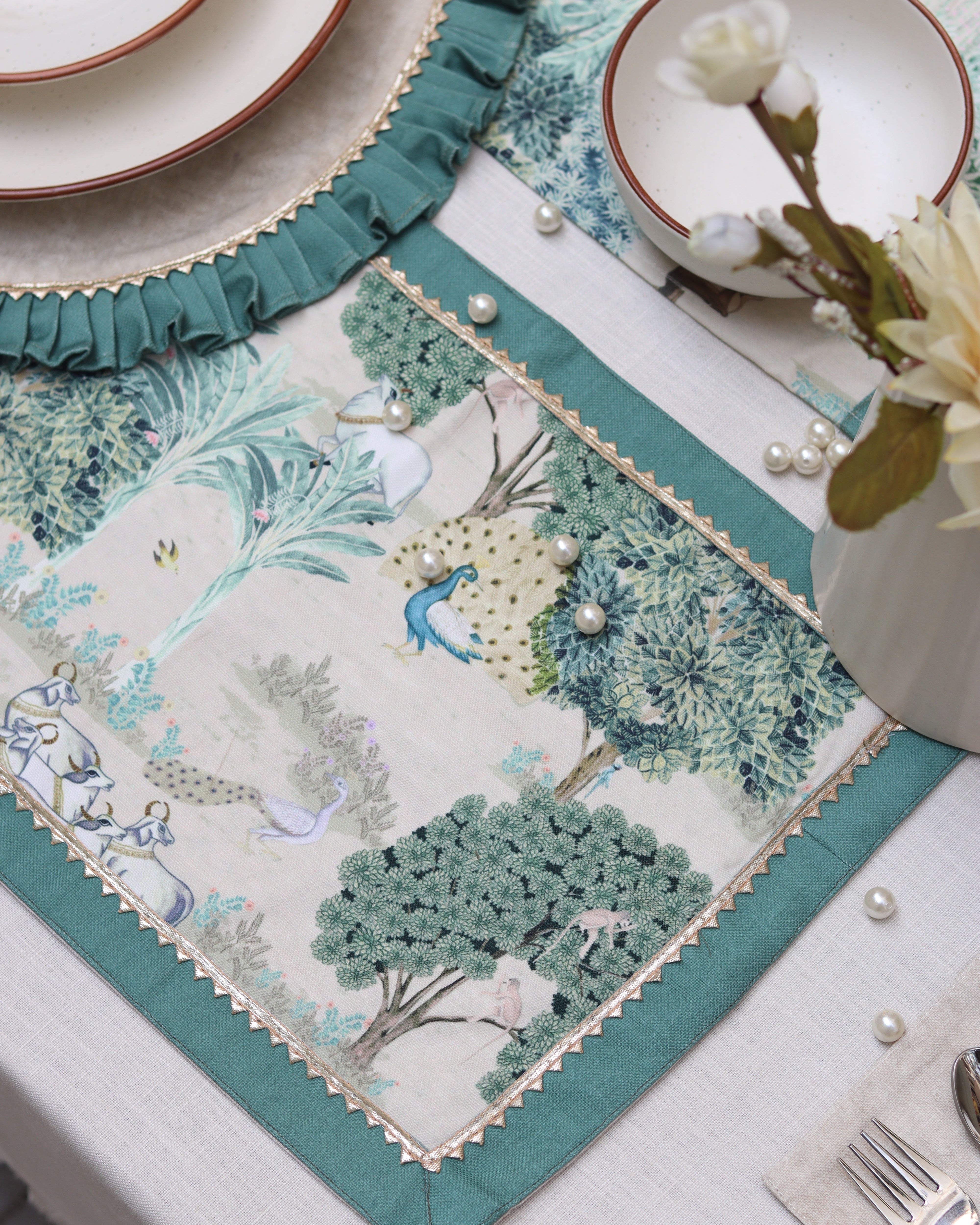Royal Plumage Tablescape Full Set
