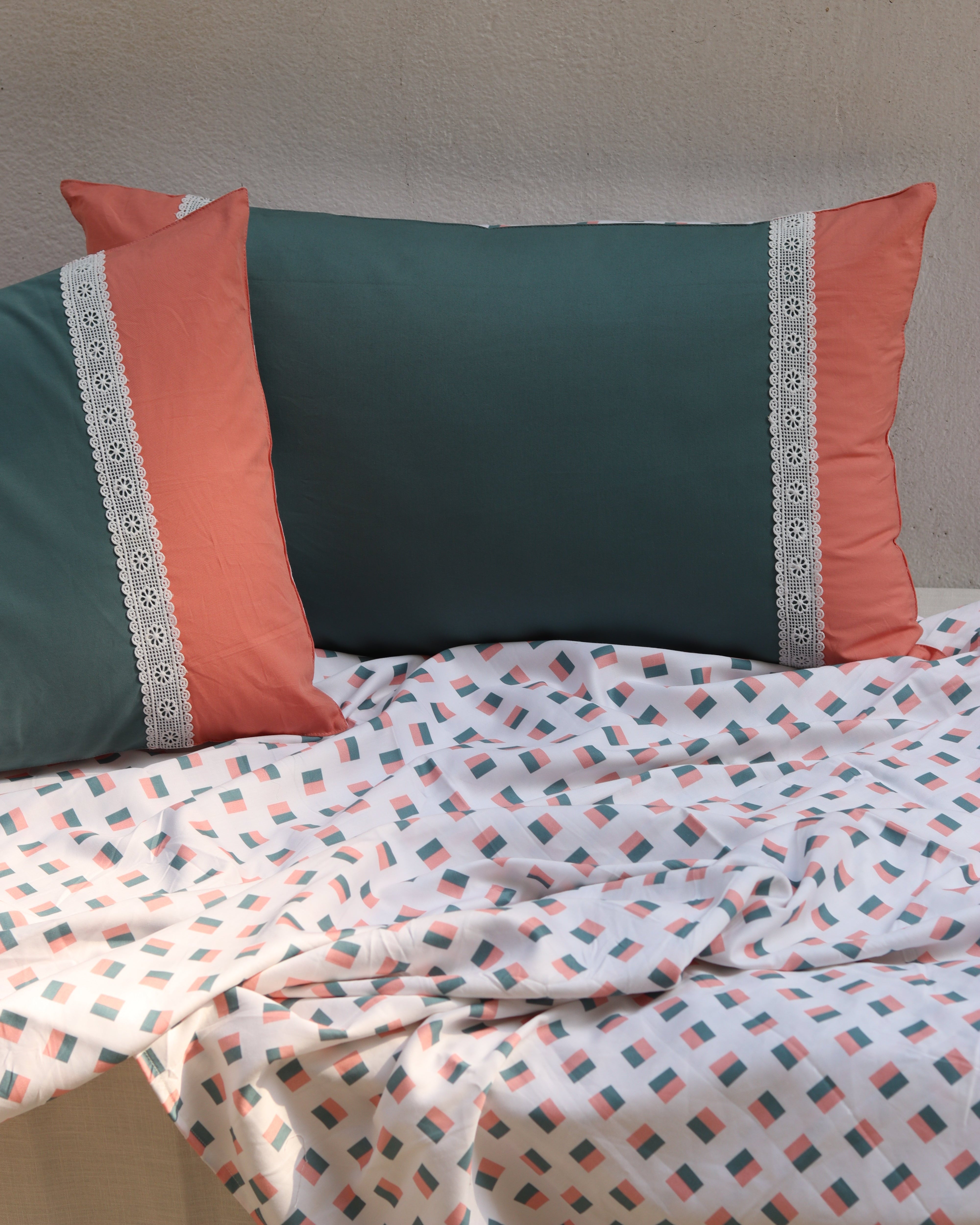 Play Squares Bedsheet with 2 Laced Pillow Covers