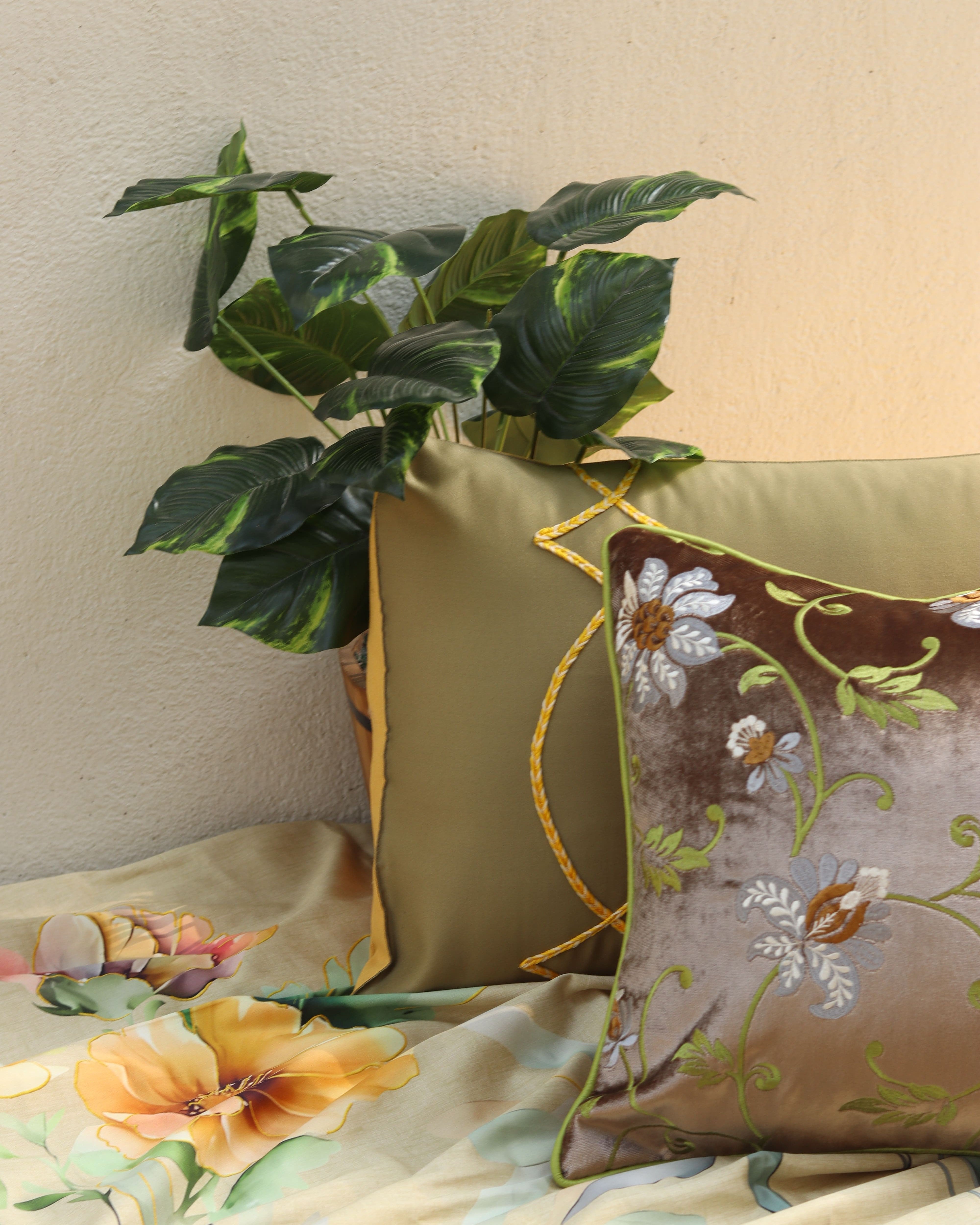 Sunny Petals Bedsheet With 2 Lace Pillow Covers