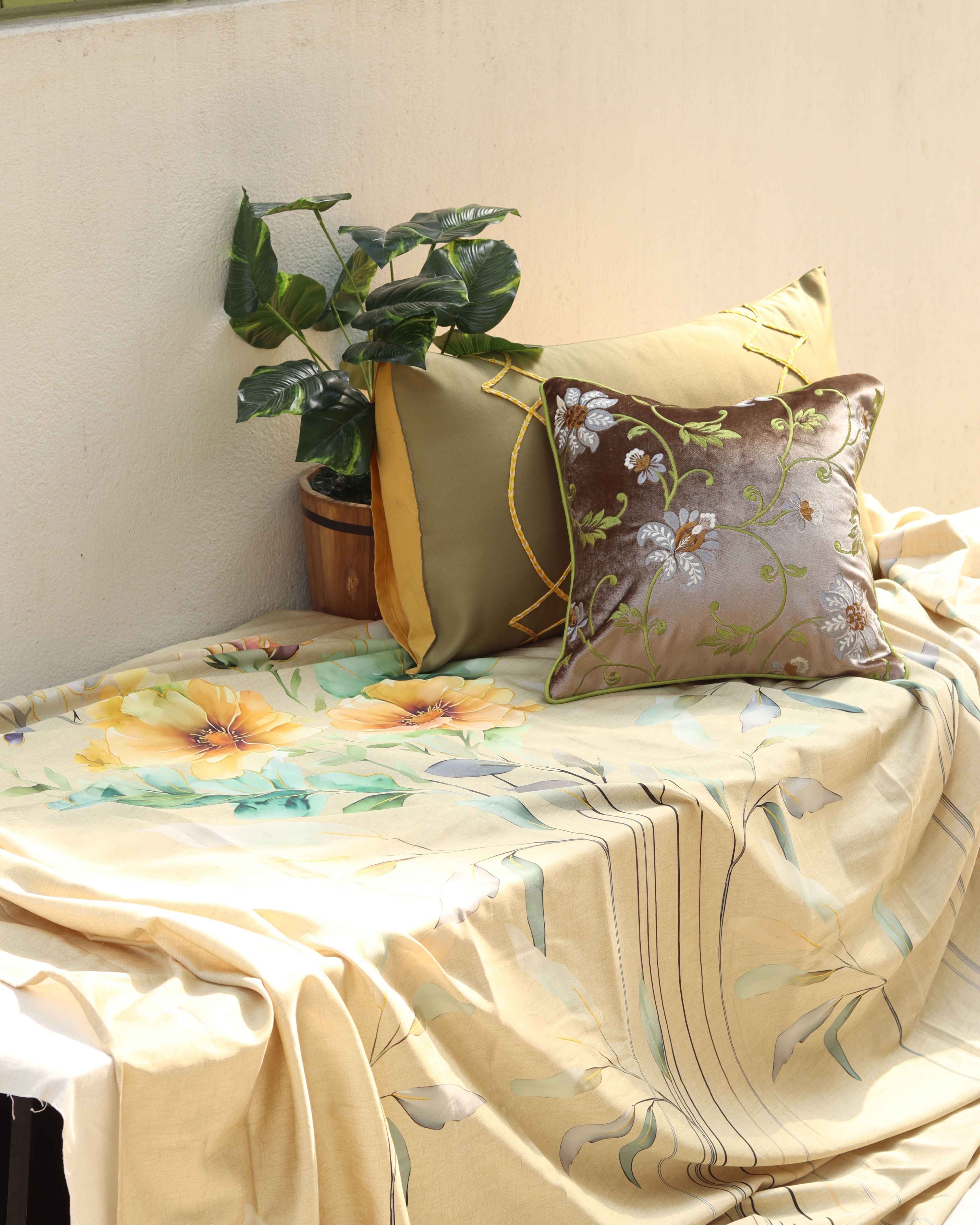 Sunny Petals Bedsheet With 2 Lace Pillow Covers
