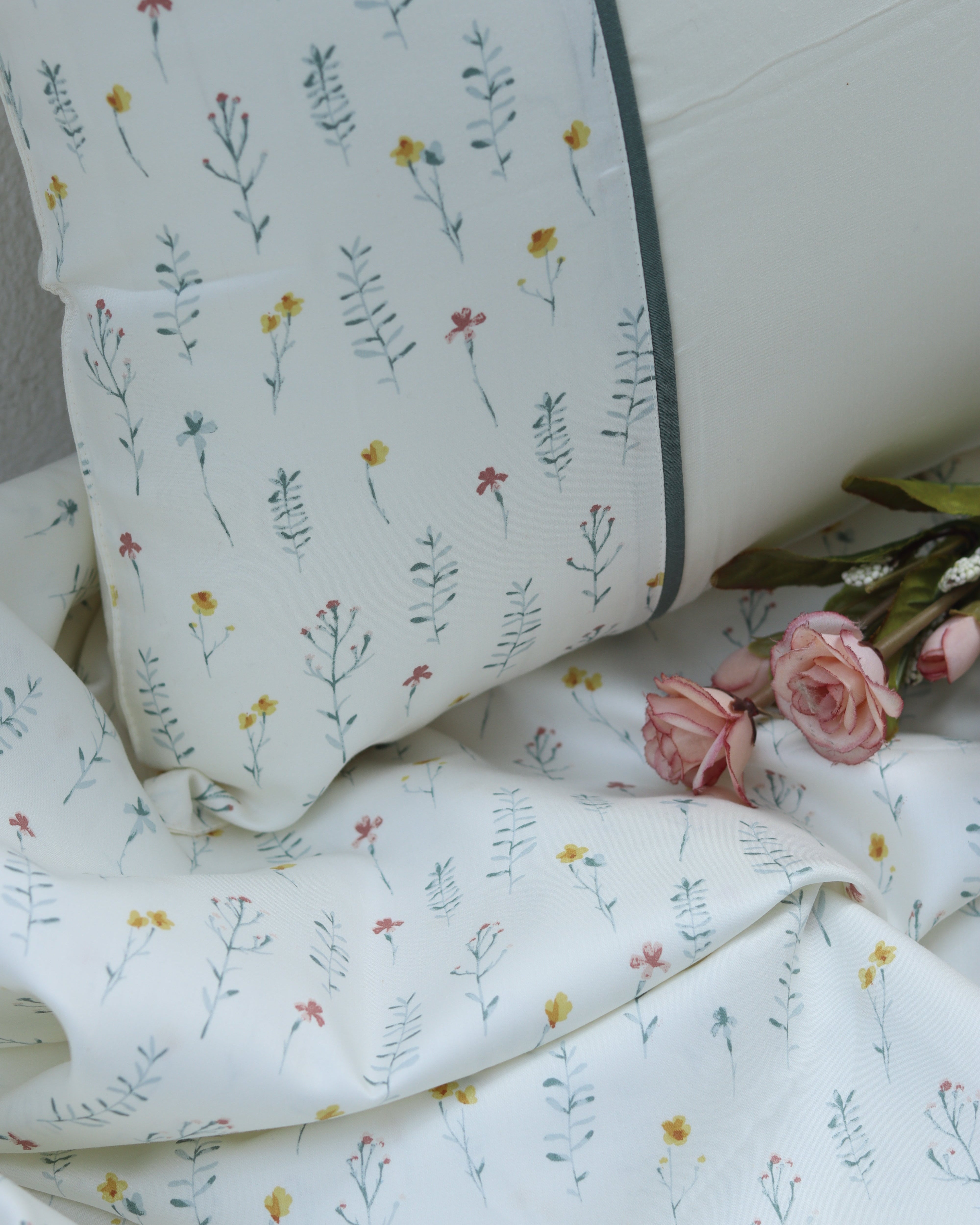 Wildflower Bedsheet with 2 Pillow Covers