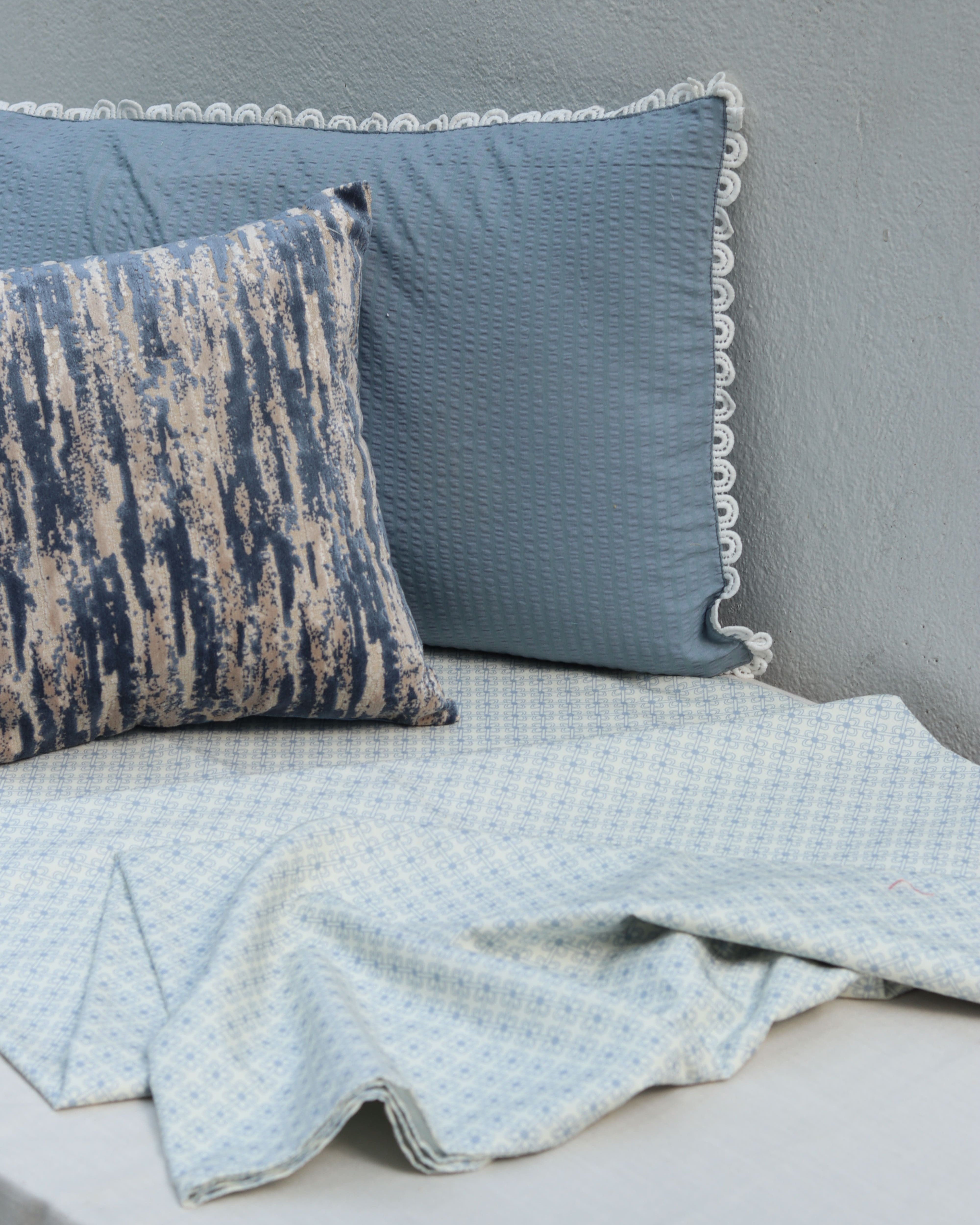 Blue Echo Bedsheet With 2 Laced Pillow Covers