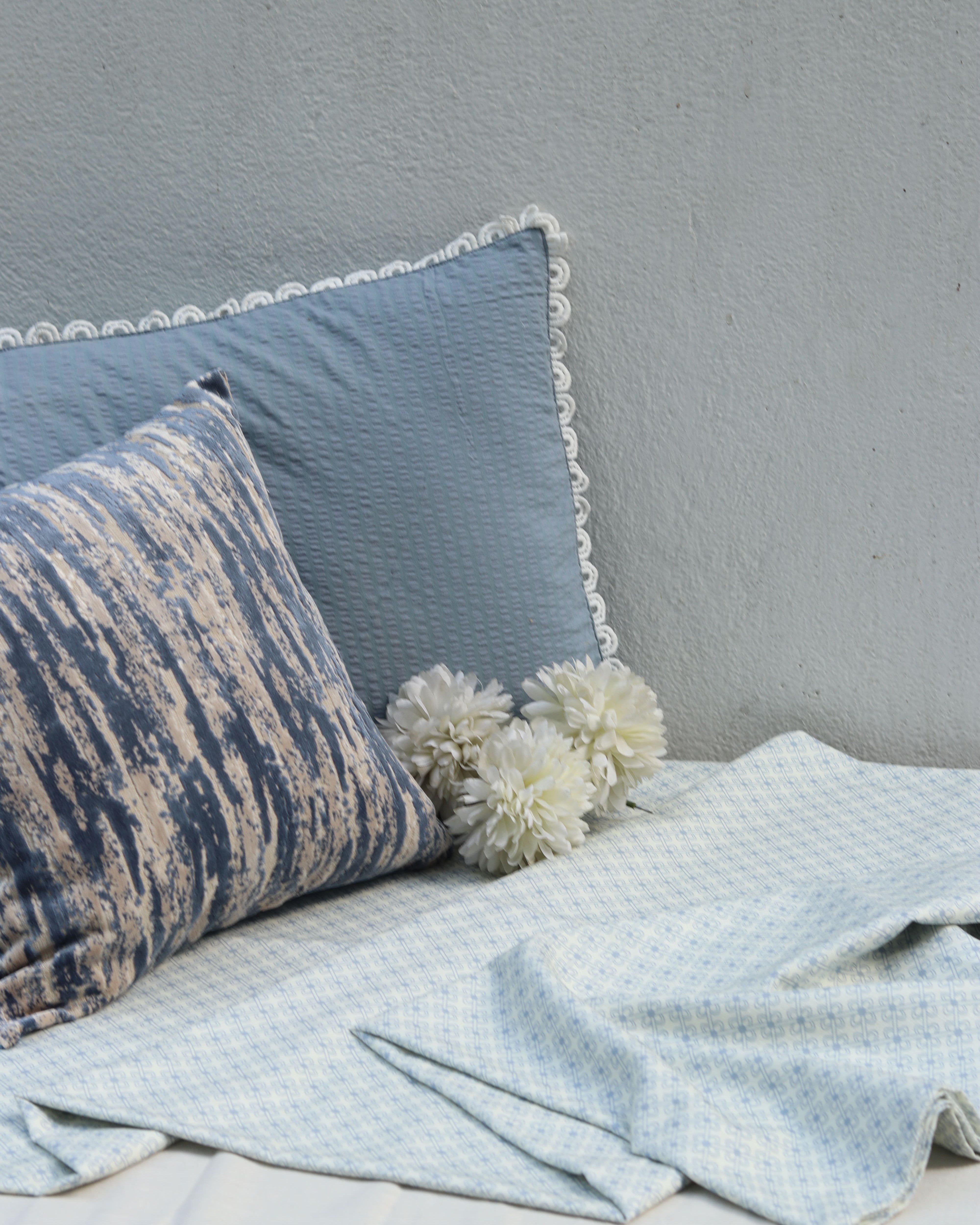 Blue Echo Bedsheet With 2 Laced Pillow Covers