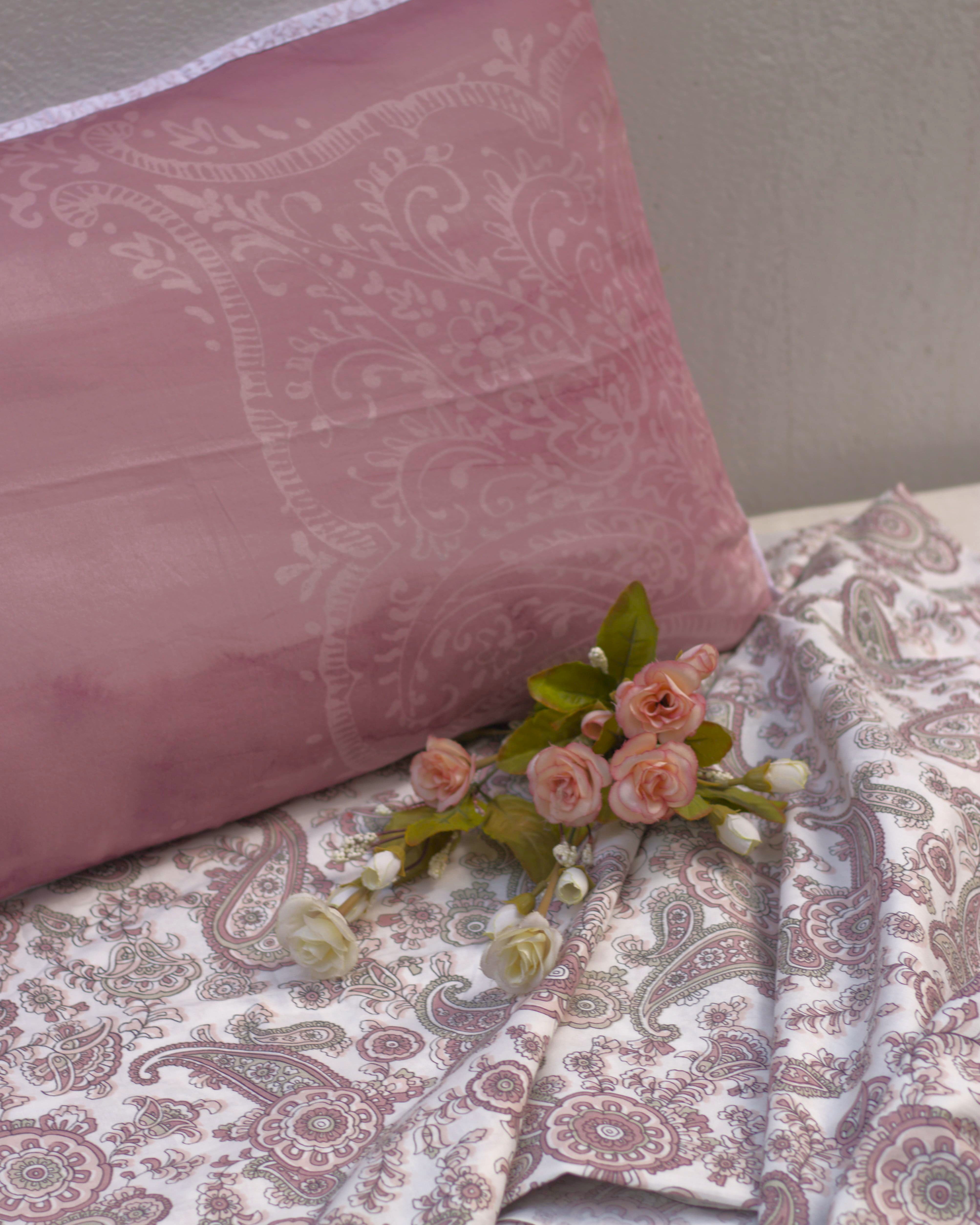 Rose Haze Bedsheet With 2 Pillow Covers