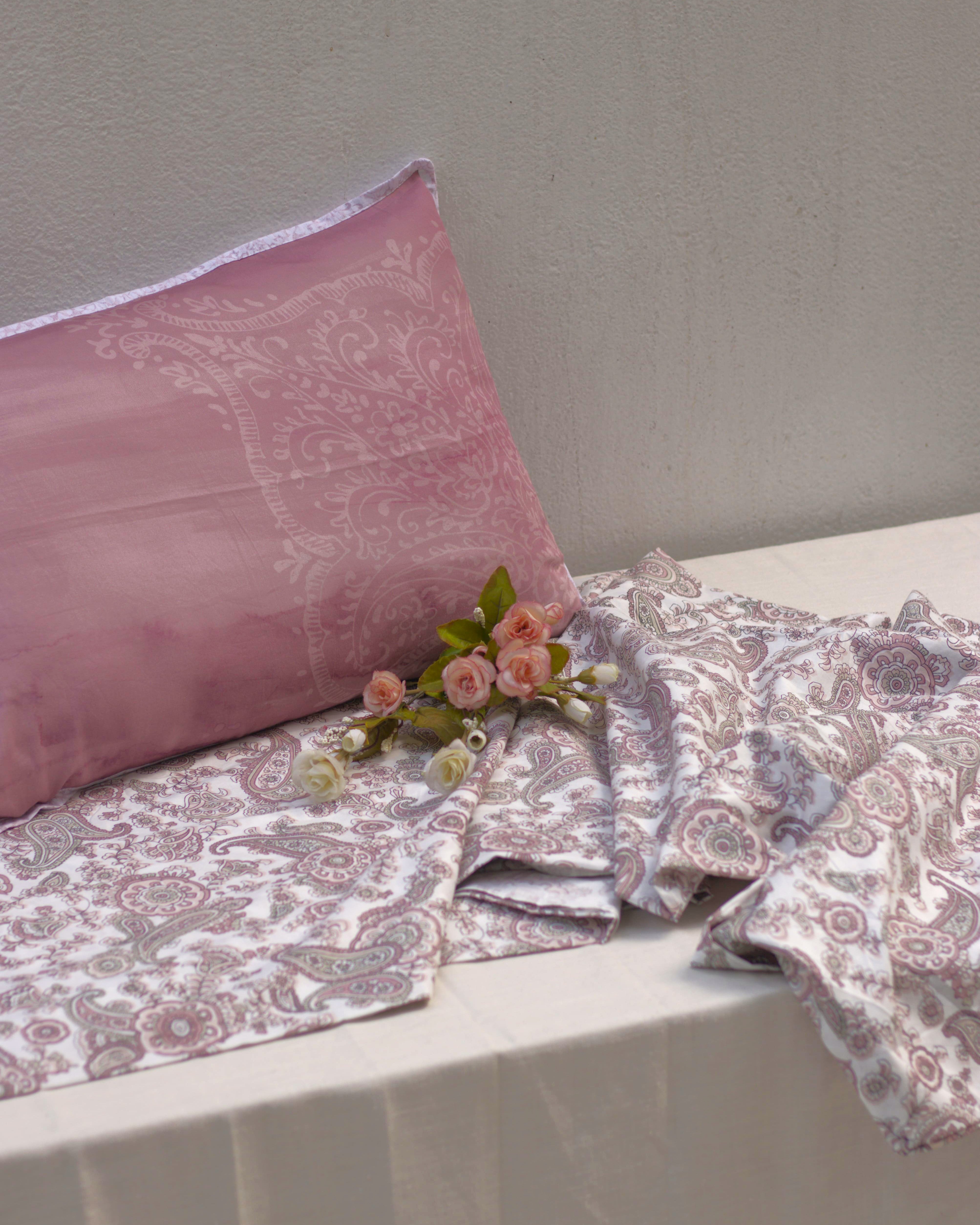Rose Haze Bedsheet With 2 Pillow Covers