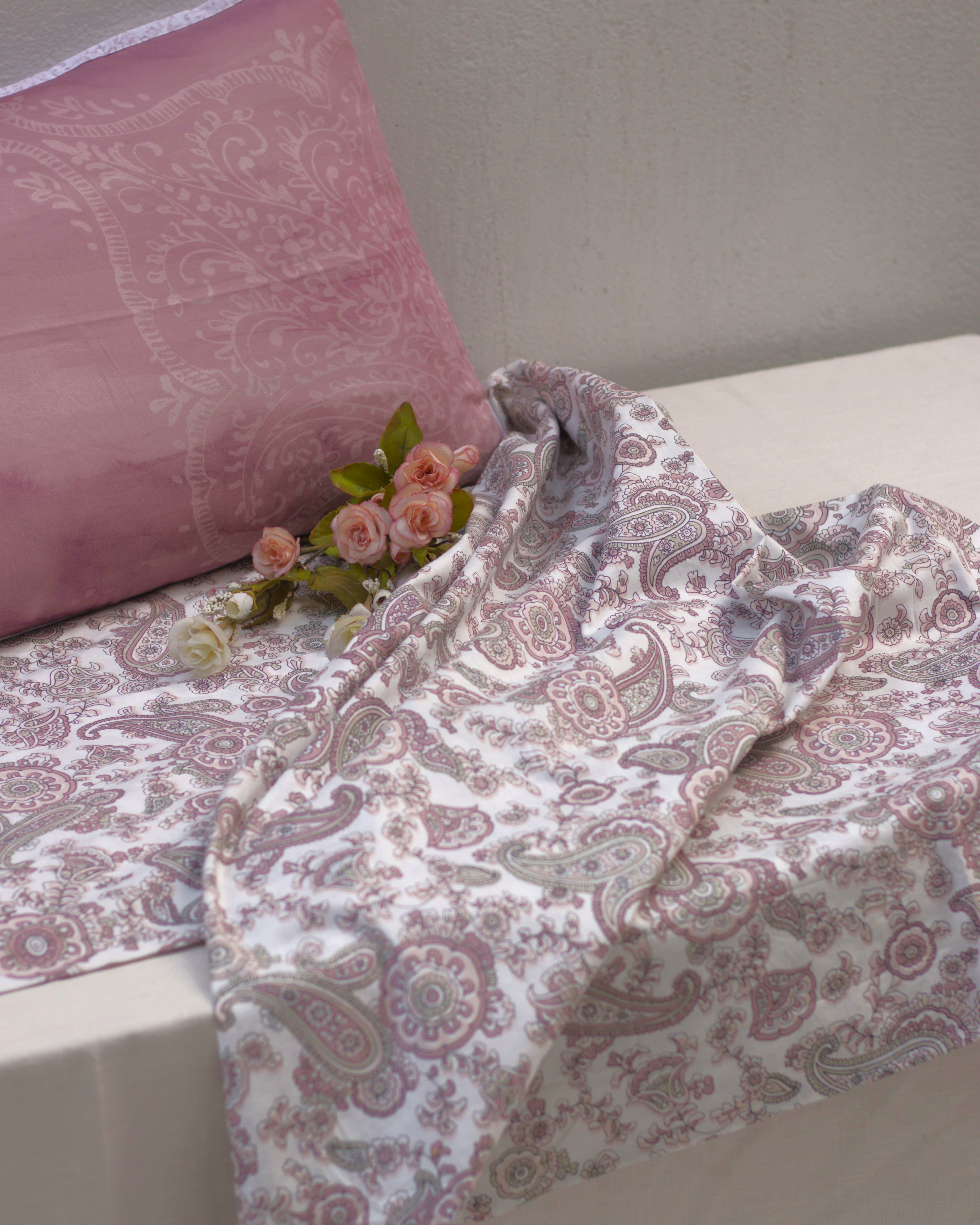 Rose Haze Bedsheet With 2 Pillow Covers