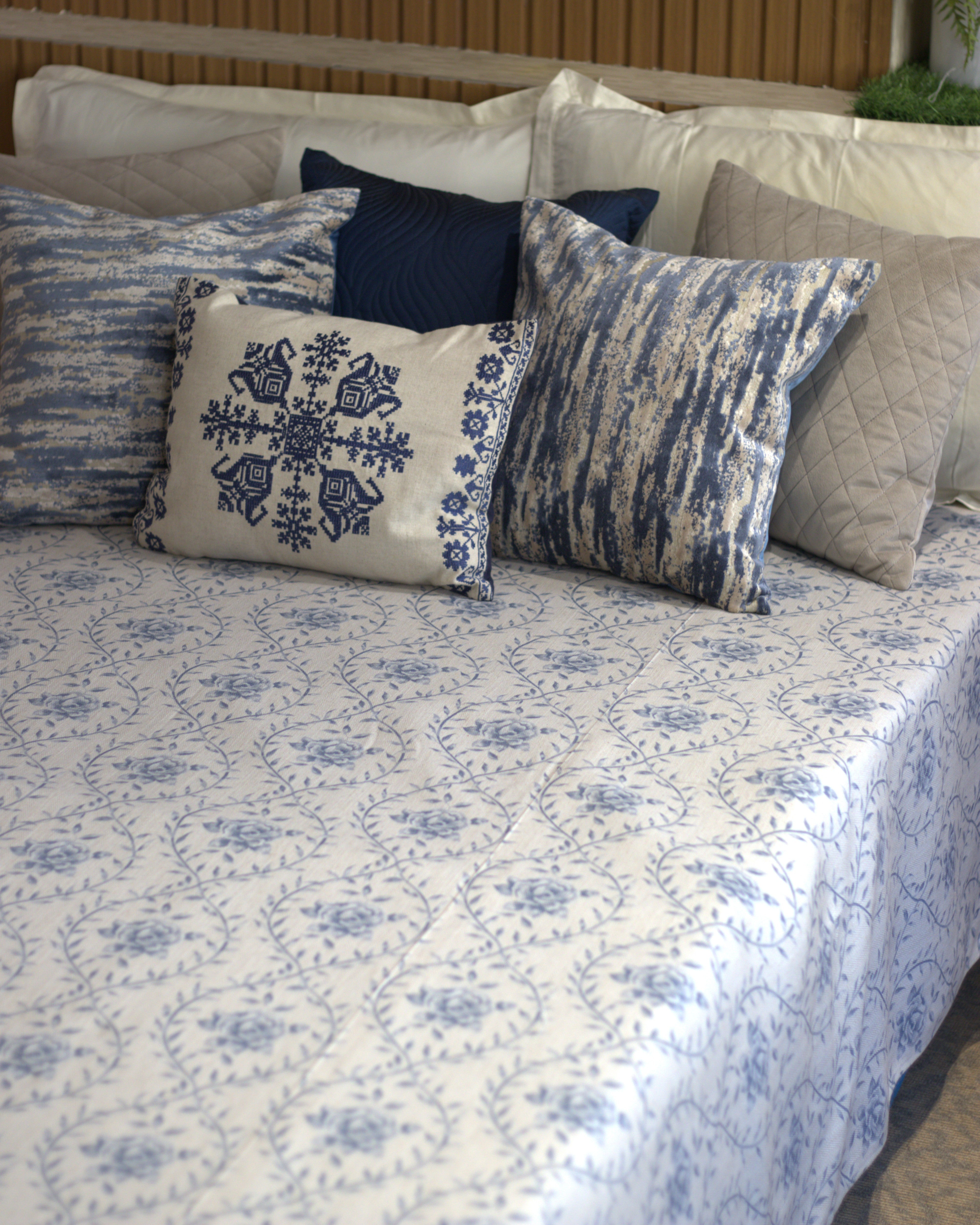 SkyFade Bedcover with 2 Pillow Covers