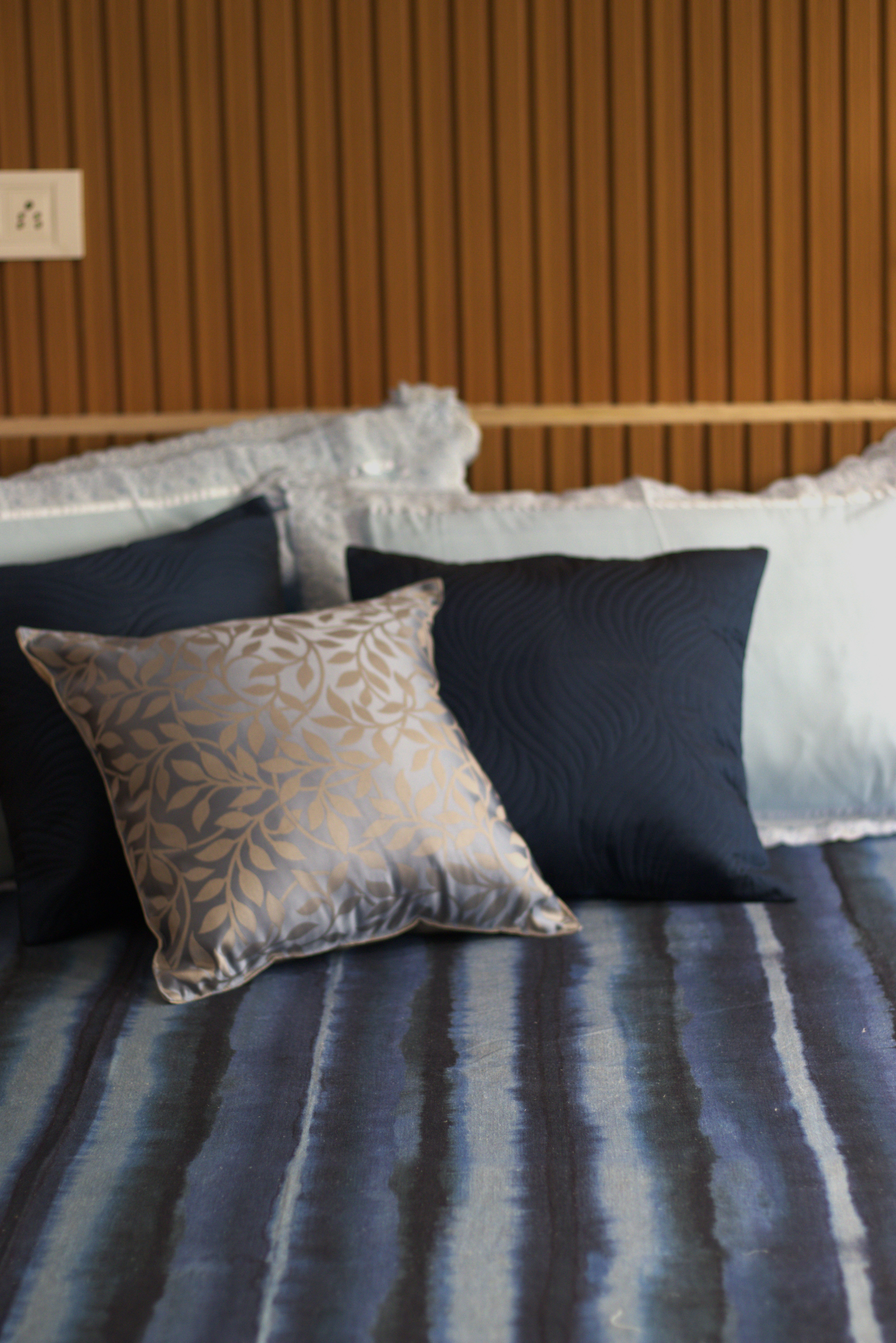 Midnight Drift Bedcover with 2 Pillow Covers