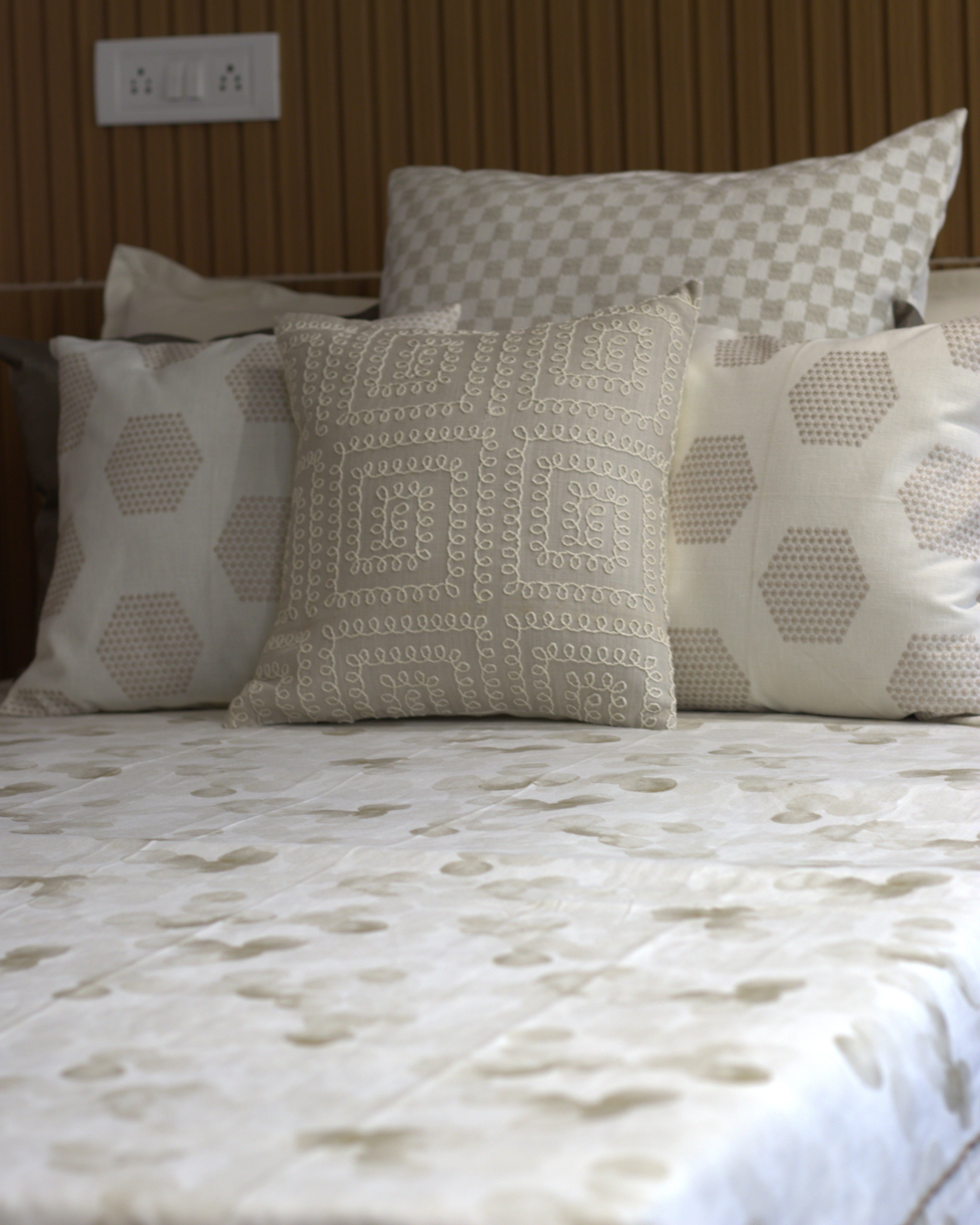 Soft Whisper Bedcover with 2 Pillow Covers