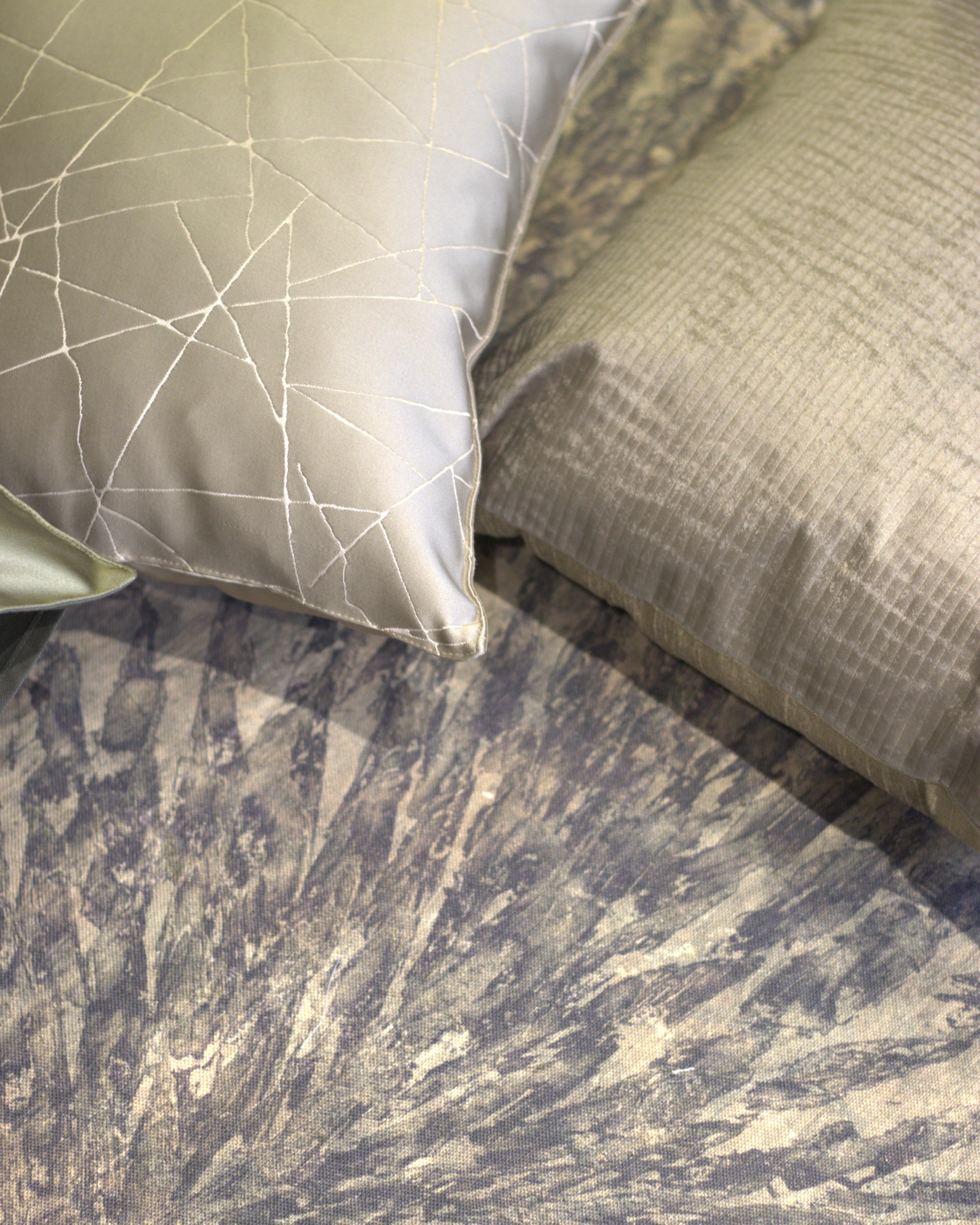 Breezy Nest Bedcover with 2 Cushion Covers