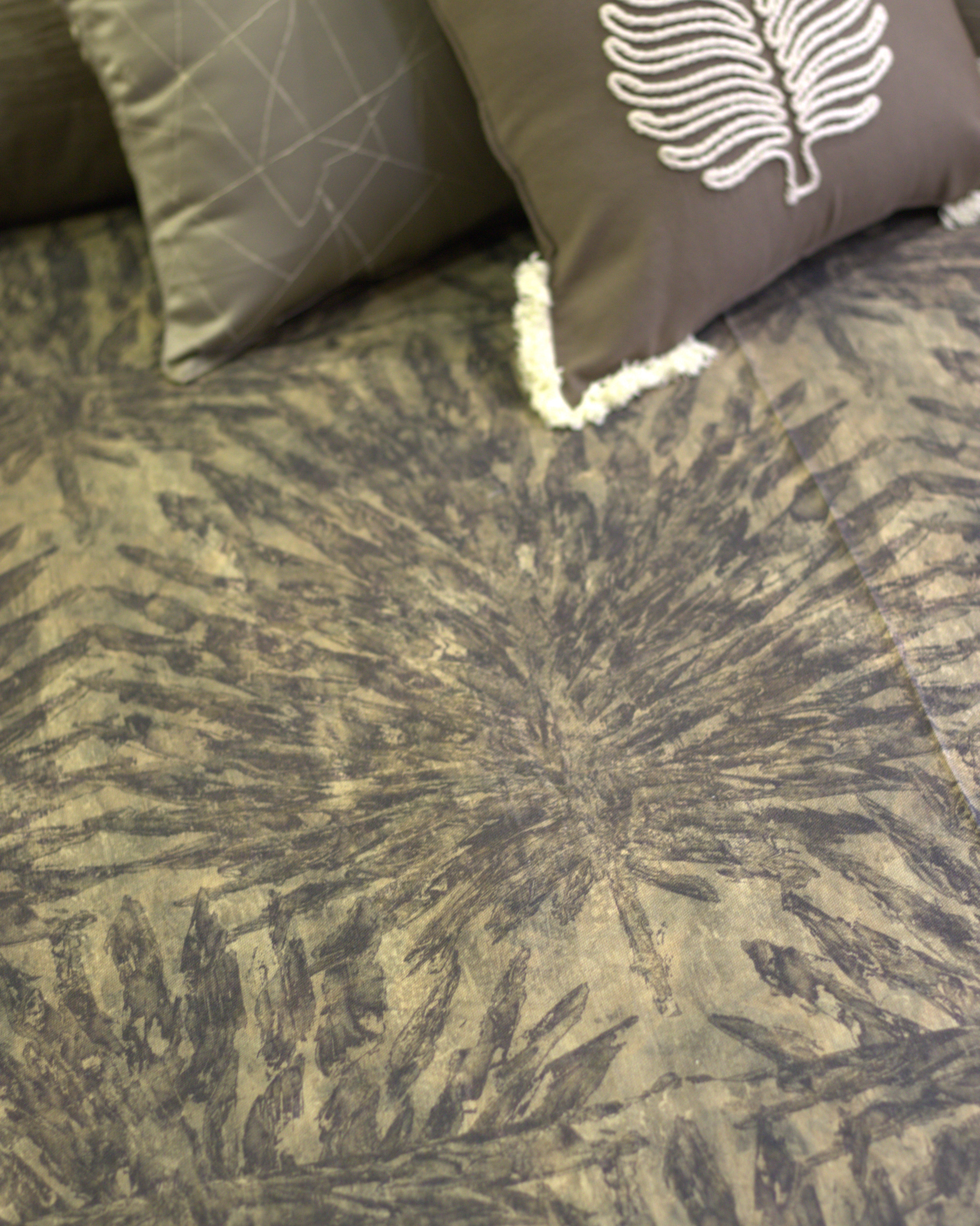 Breezy Nest Bedcover with 2 Cushion Covers