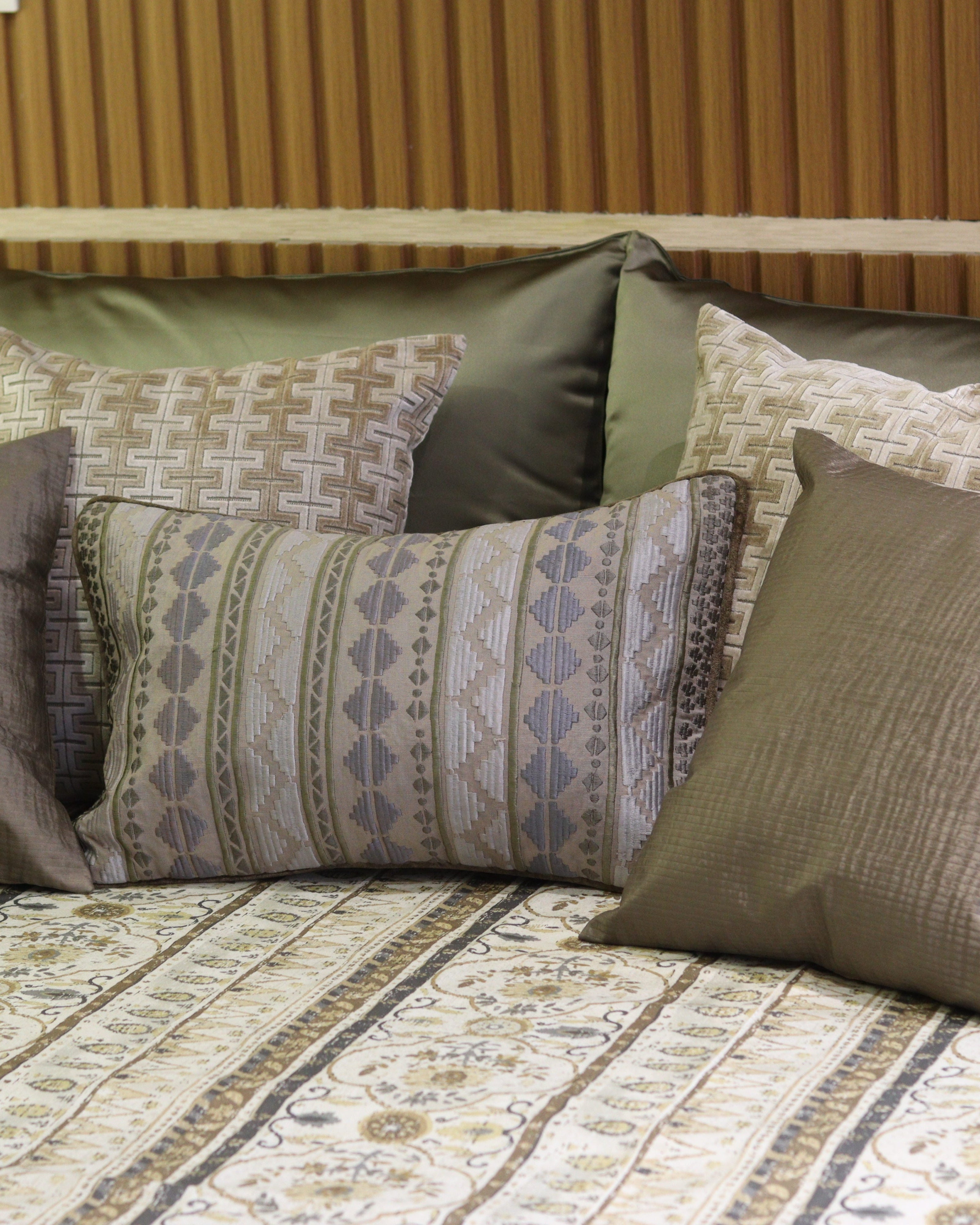 Nostalgia Bedcover With 2 Pillows Covers