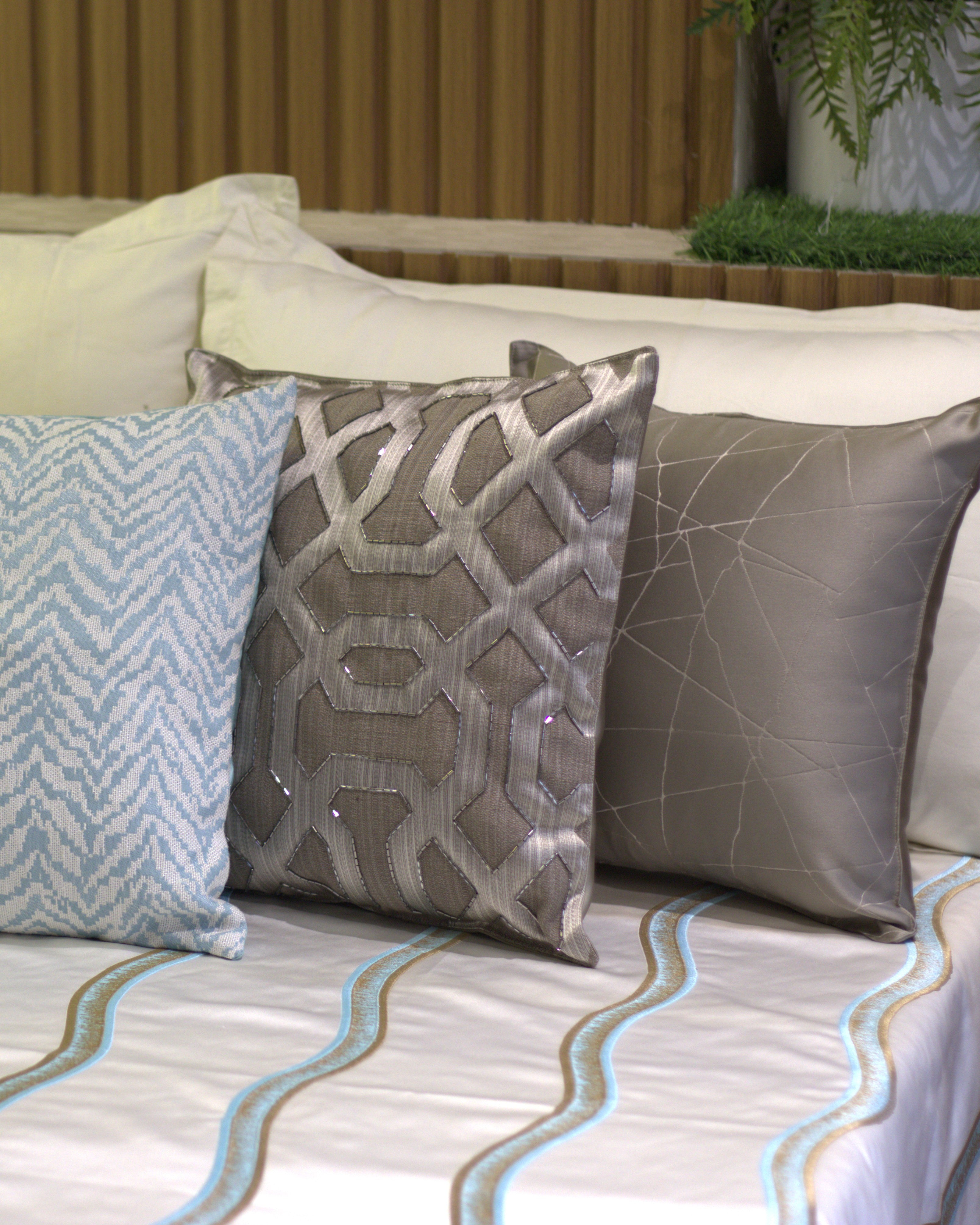 Ocean Curve Bedcover with 2 Cushion Covers