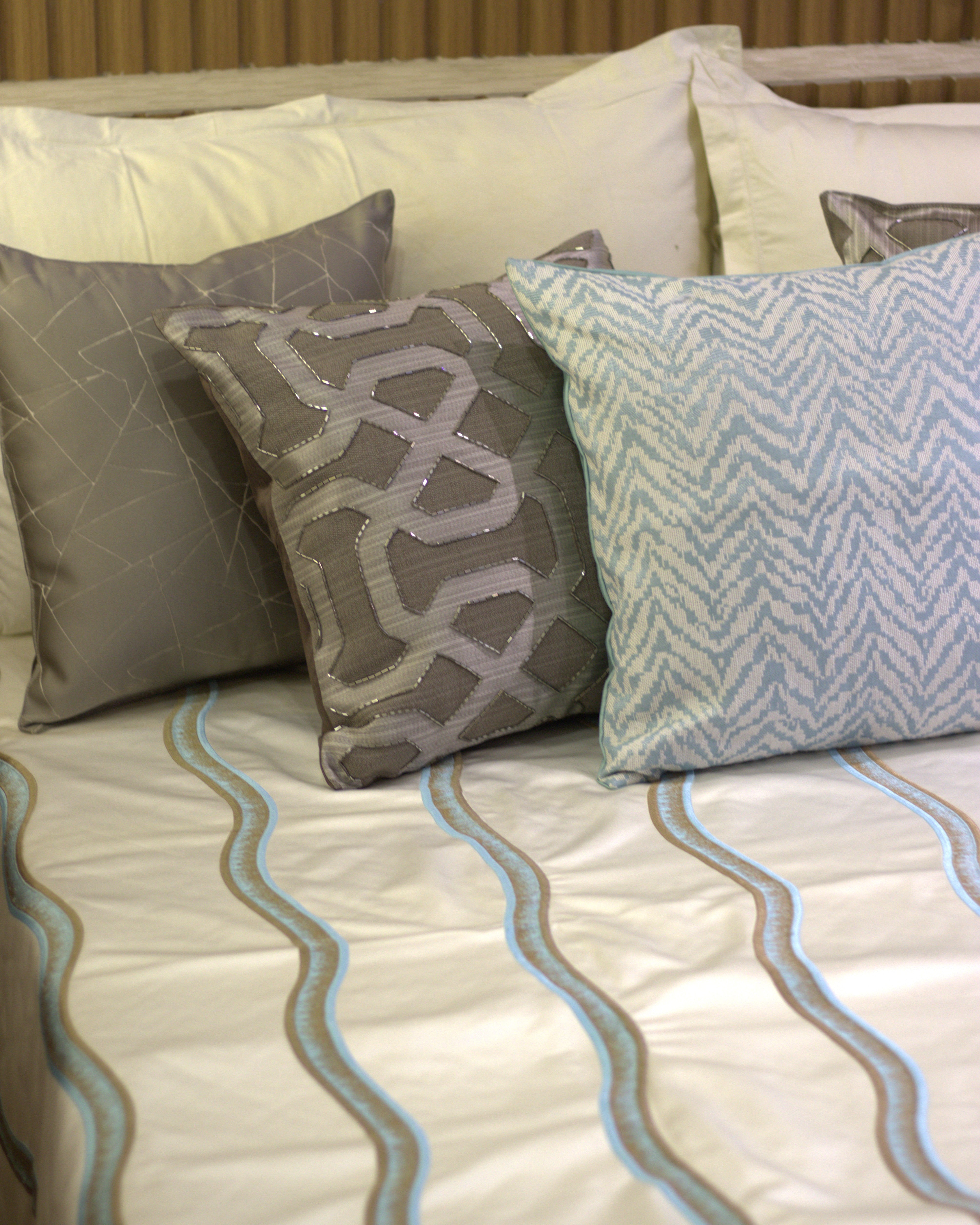 Ocean Curve Bedcover with 2 Cushion Covers