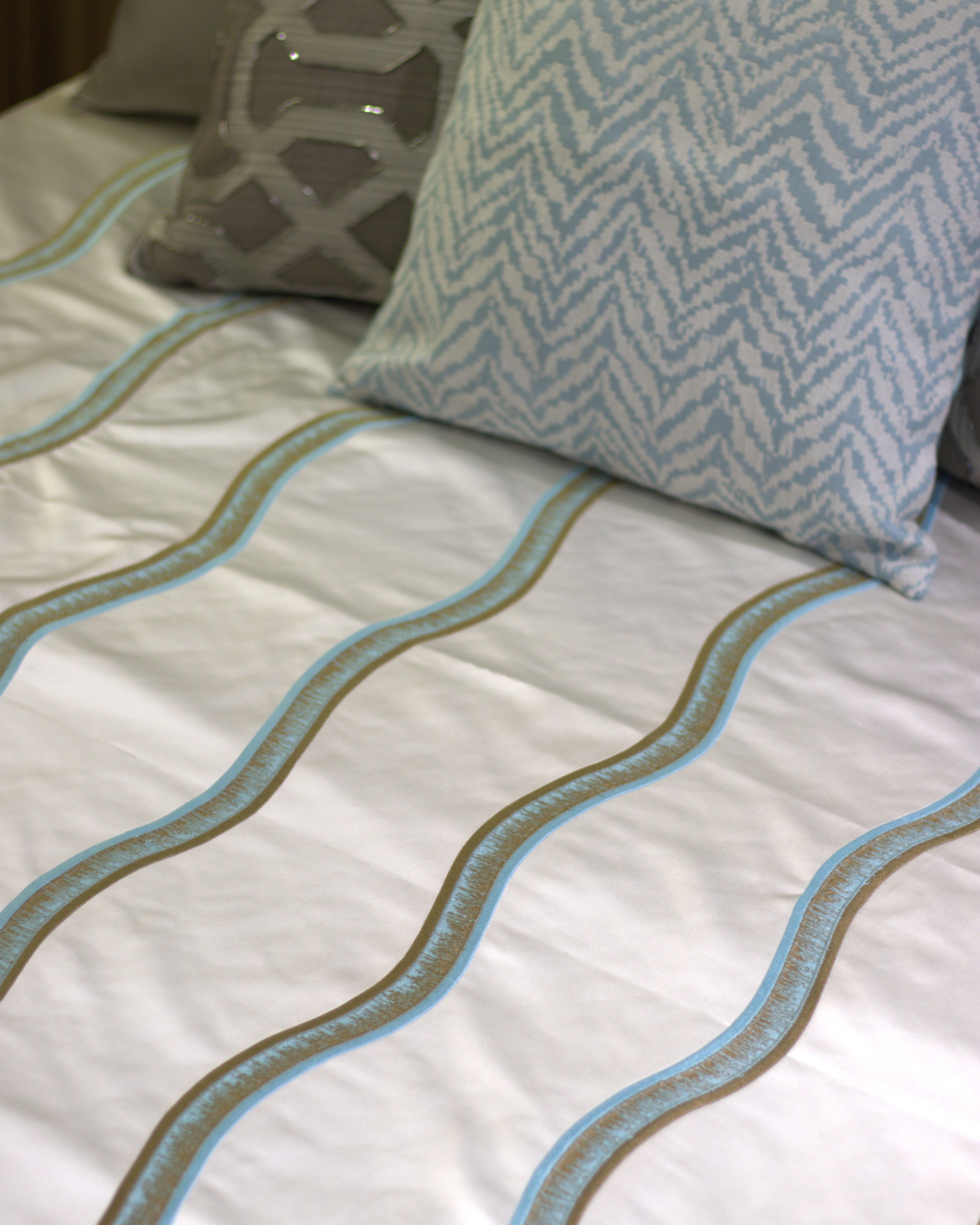 Ocean Curve Bedcover with 2 Cushion Covers