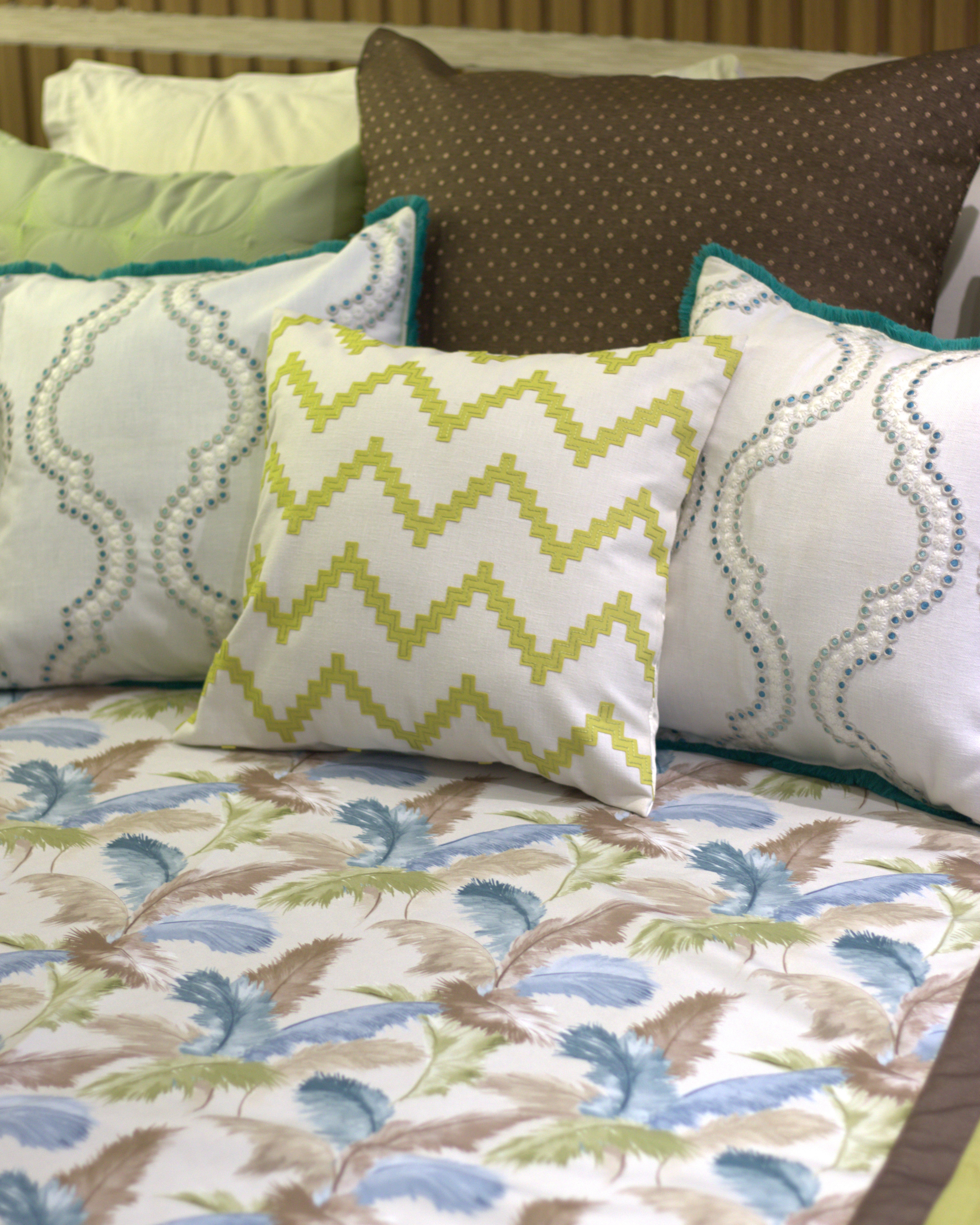 Feather Breeze Bedcover with 2 Cushion Covers