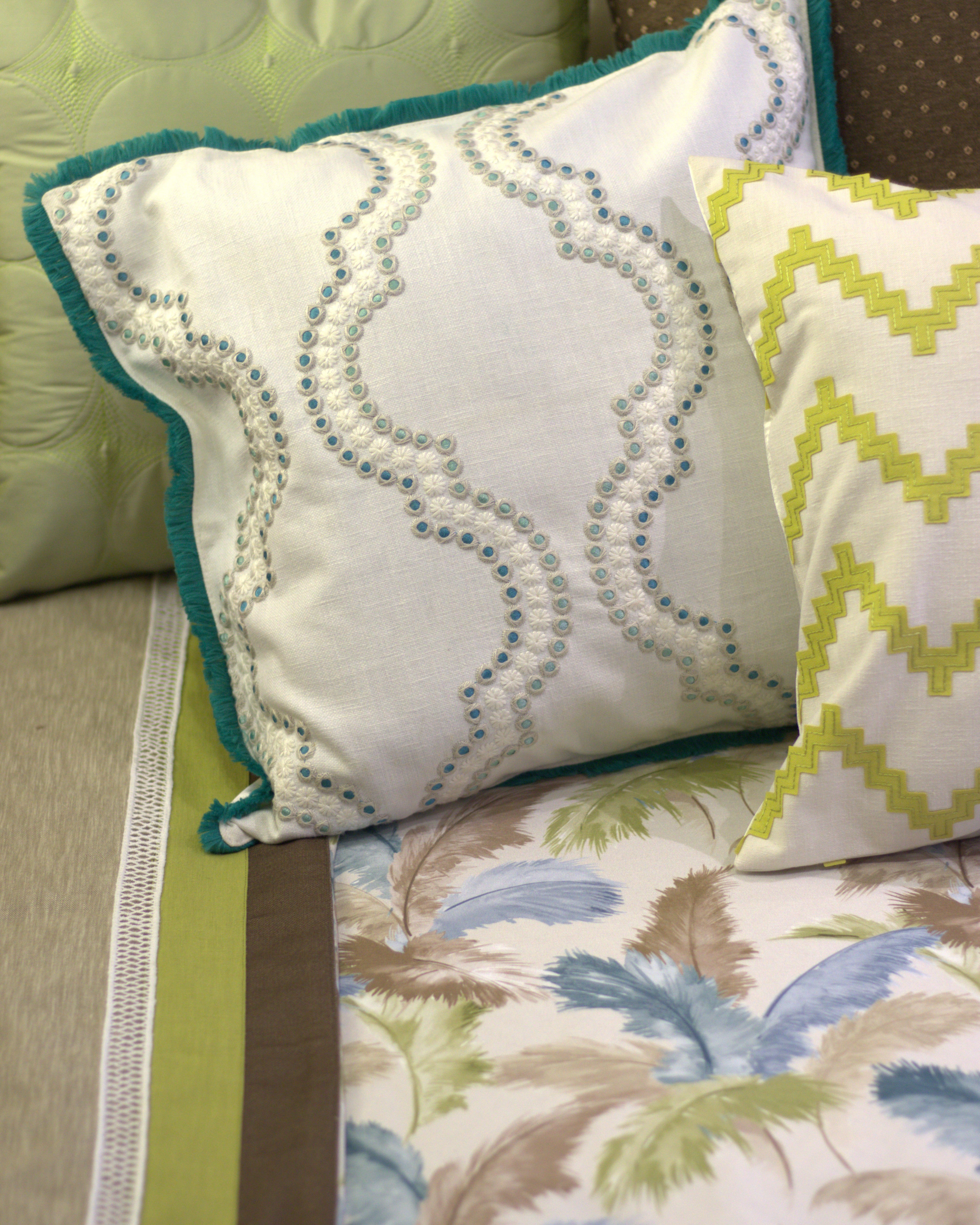 Feather Breeze Bedcover with 2 Cushion Covers