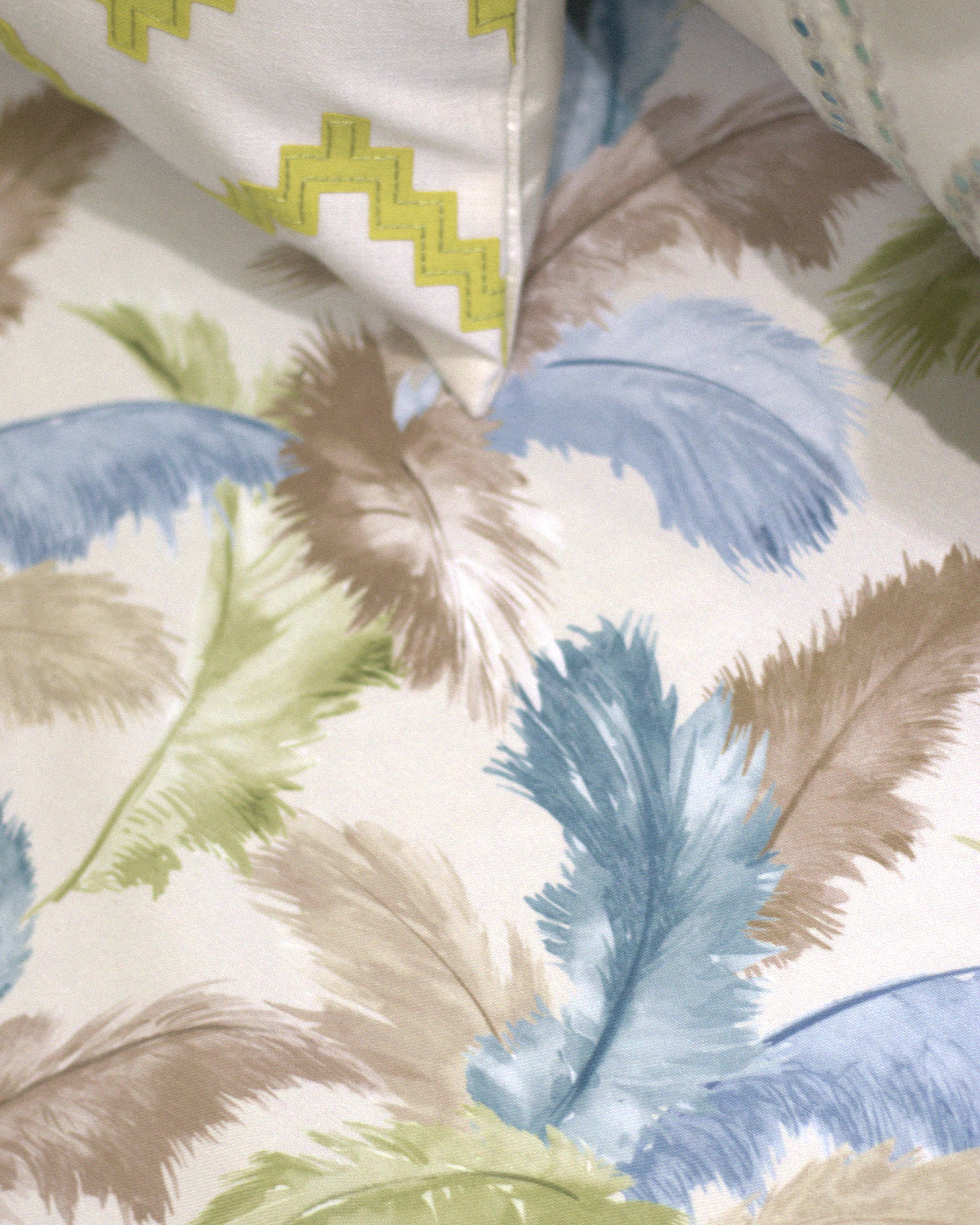 Feather Breeze Bedcover with 2 Cushion Covers