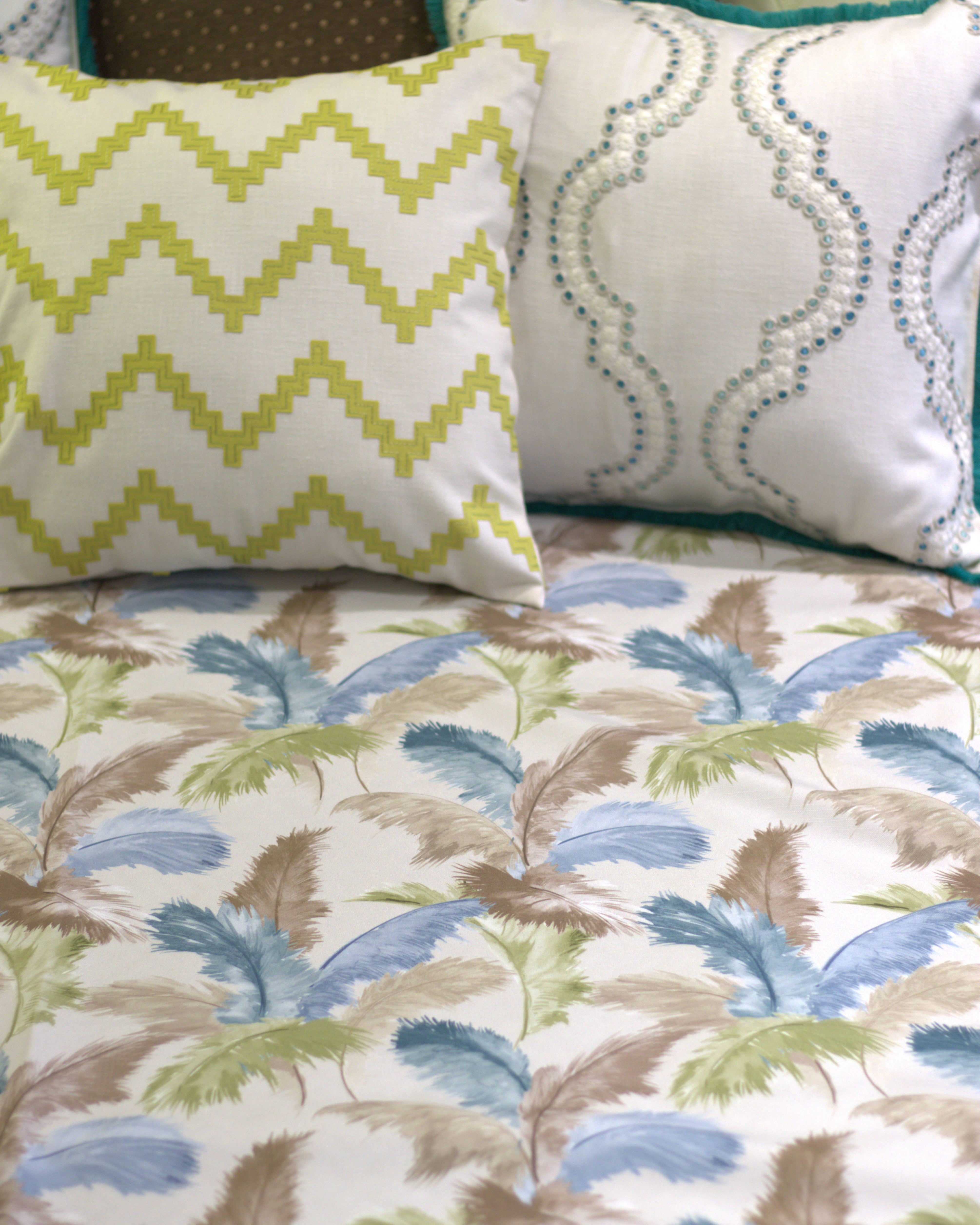 Feather Breeze Bedcover with 2 Cushion Covers