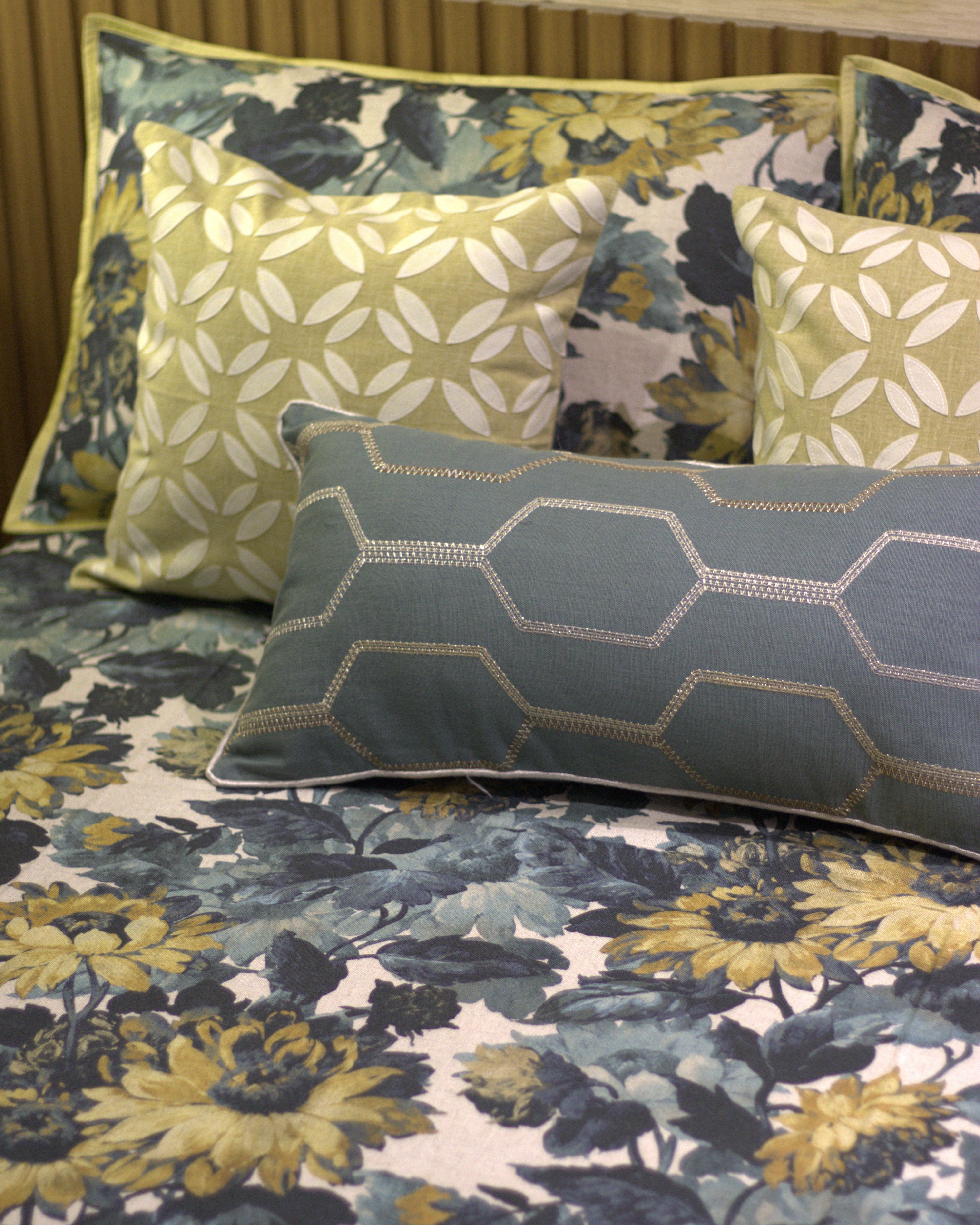 Sunlit Bloom Bedcover with 2 Pillow Covers