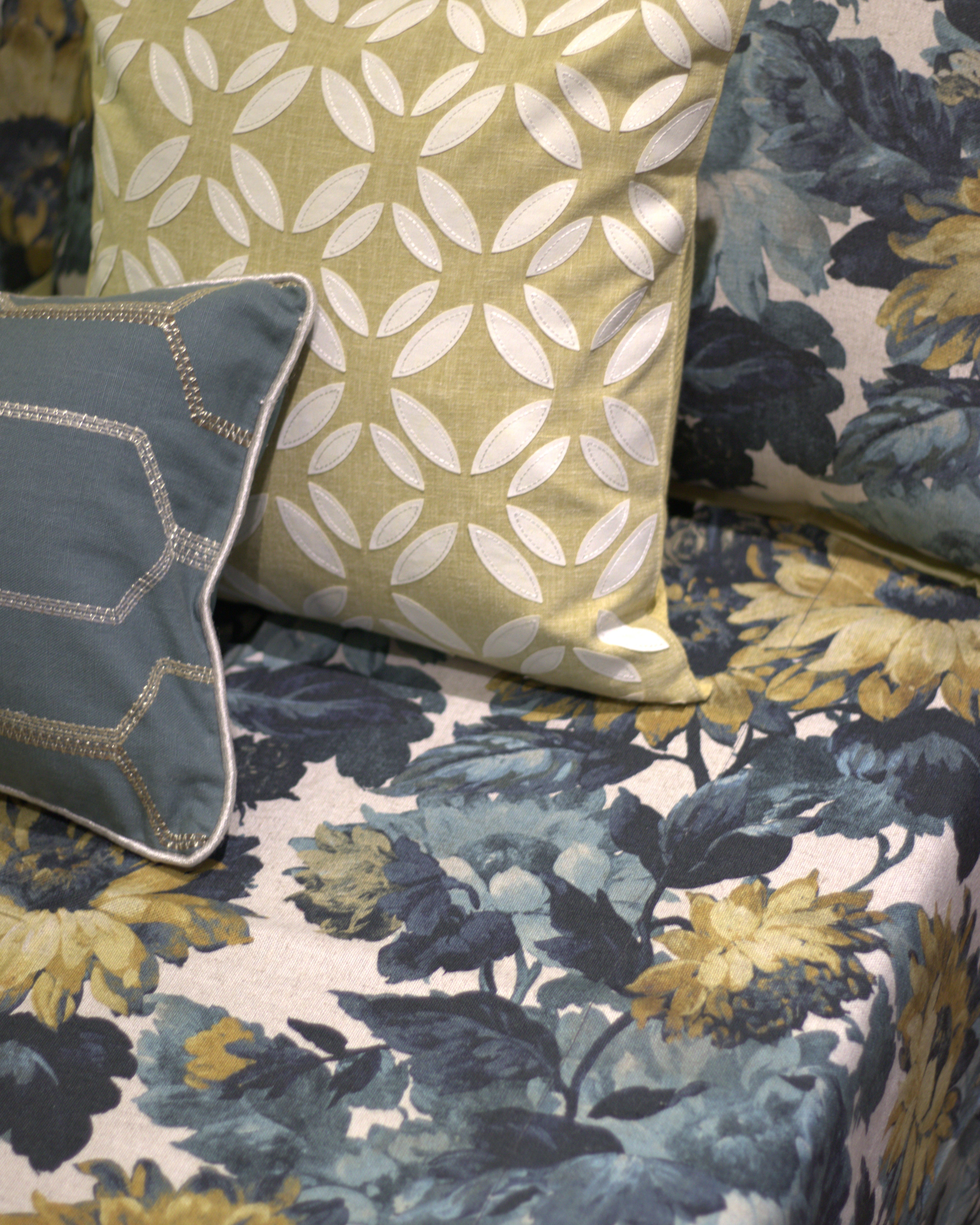 Sunlit Bloom Bedcover with 2 Pillow Covers