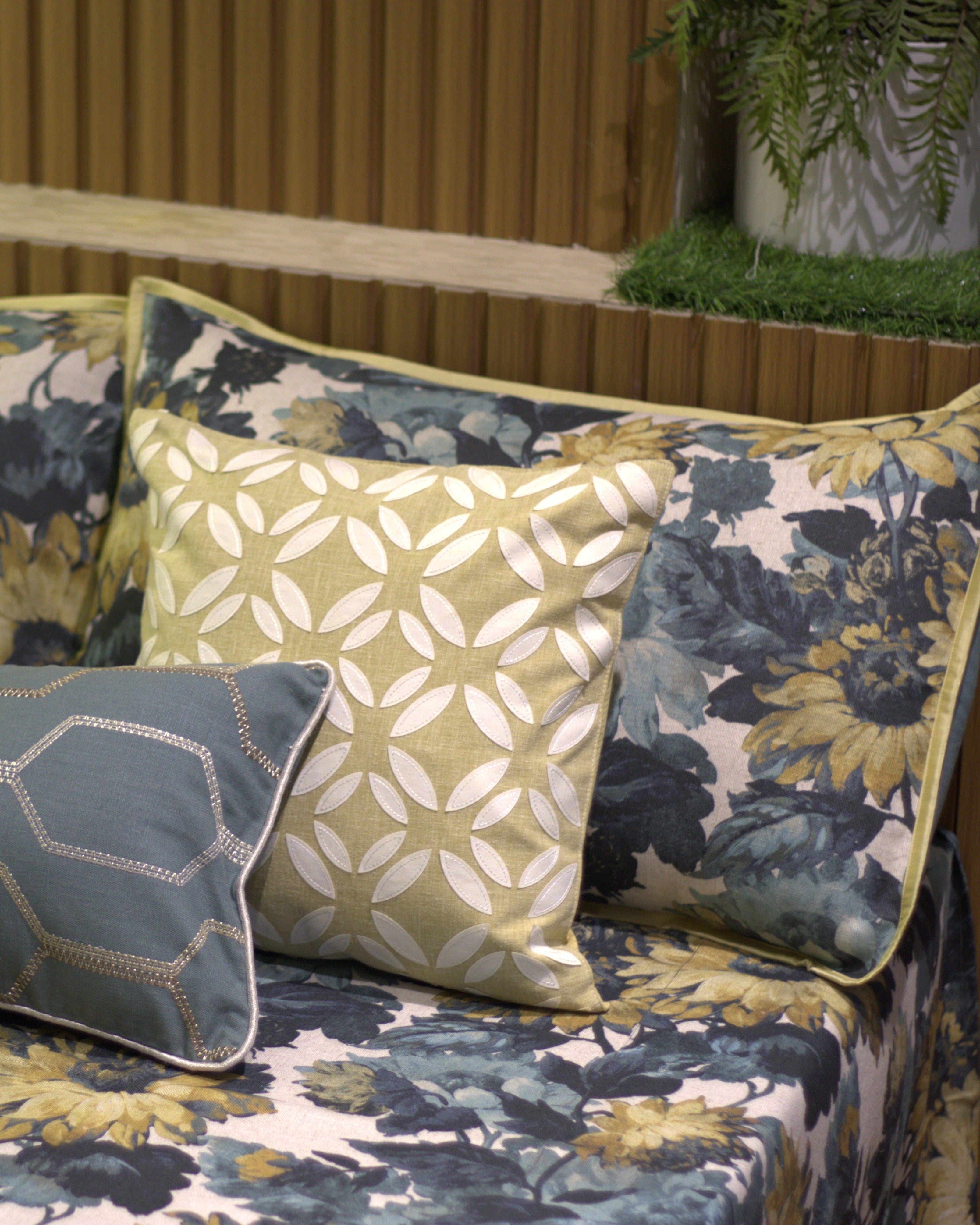 Sunlit Bloom Bedcover with 2 Pillow Covers