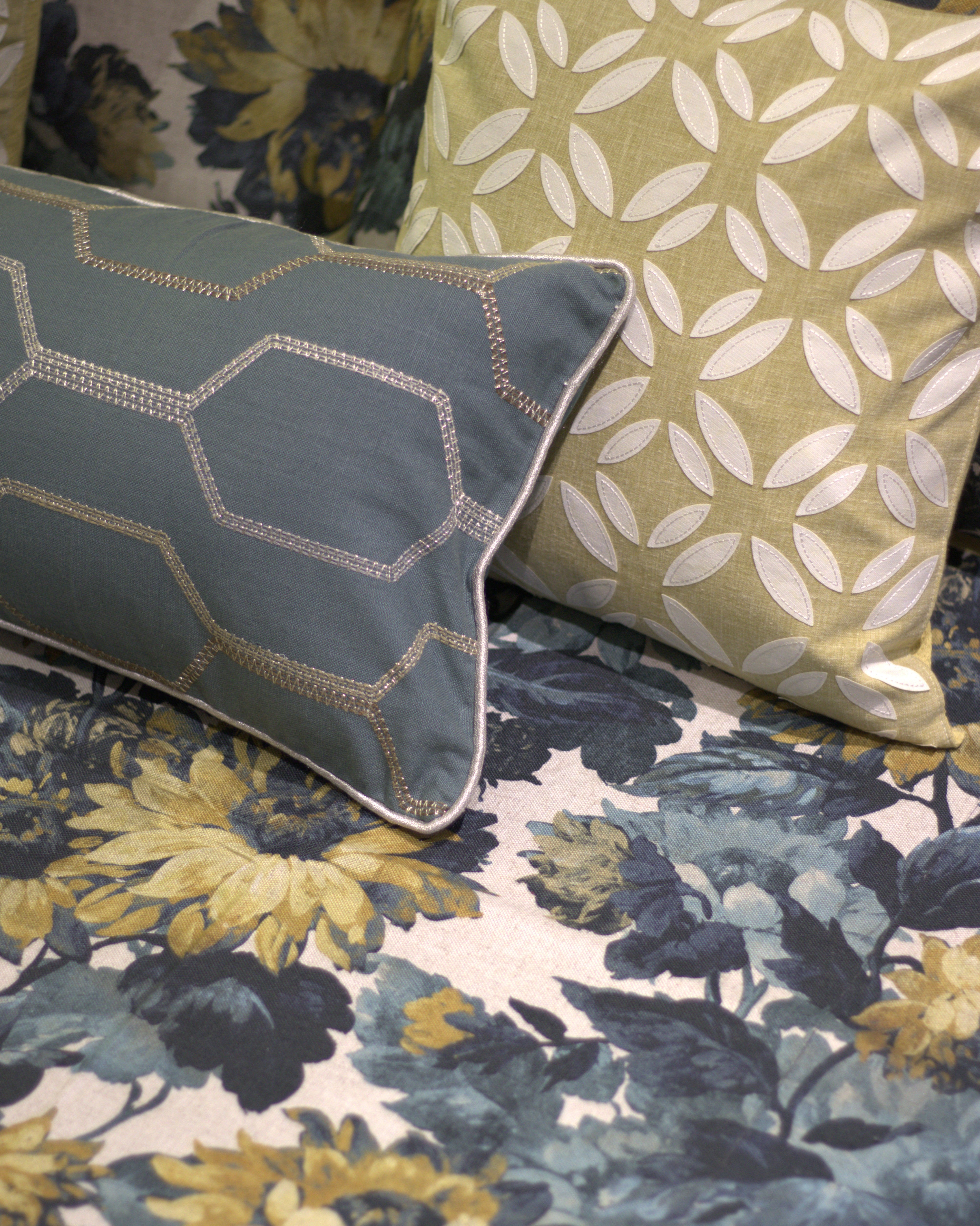 Sunlit Bloom Bedcover with 2 Pillow Covers