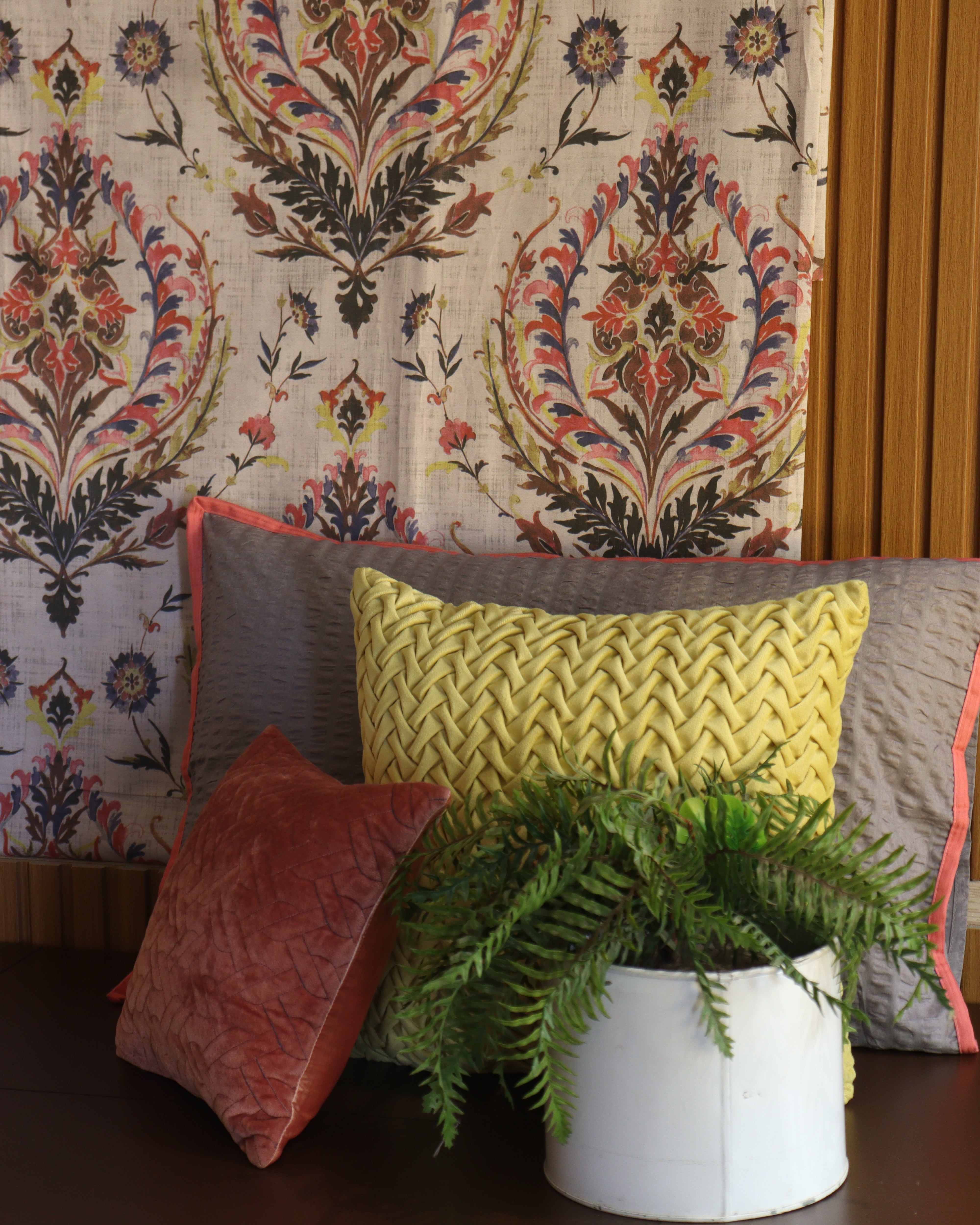 White Noise & Color Bedsheet With 2 Pillow Covers