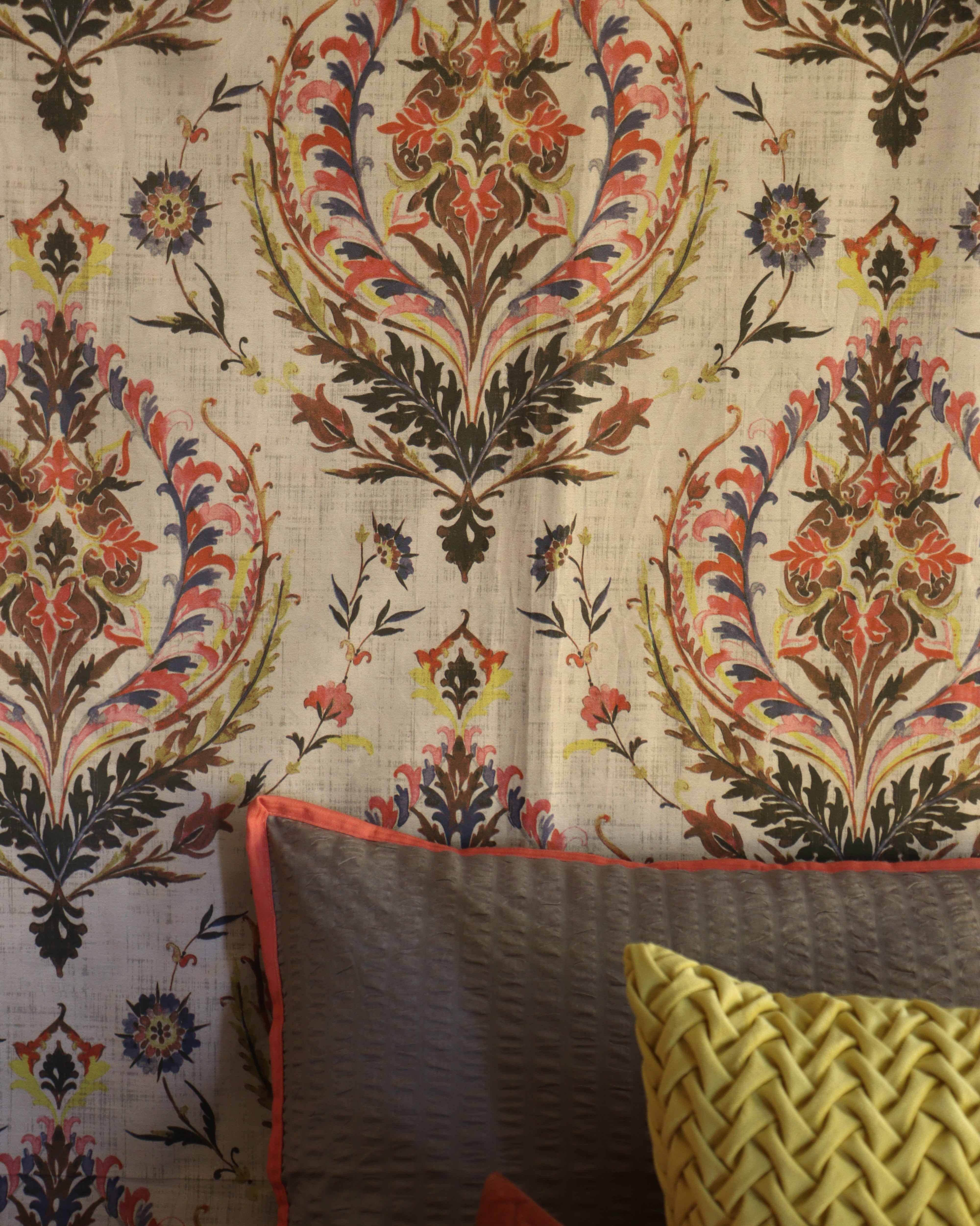 White Noise & Color Bedsheet With 2 Pillow Covers