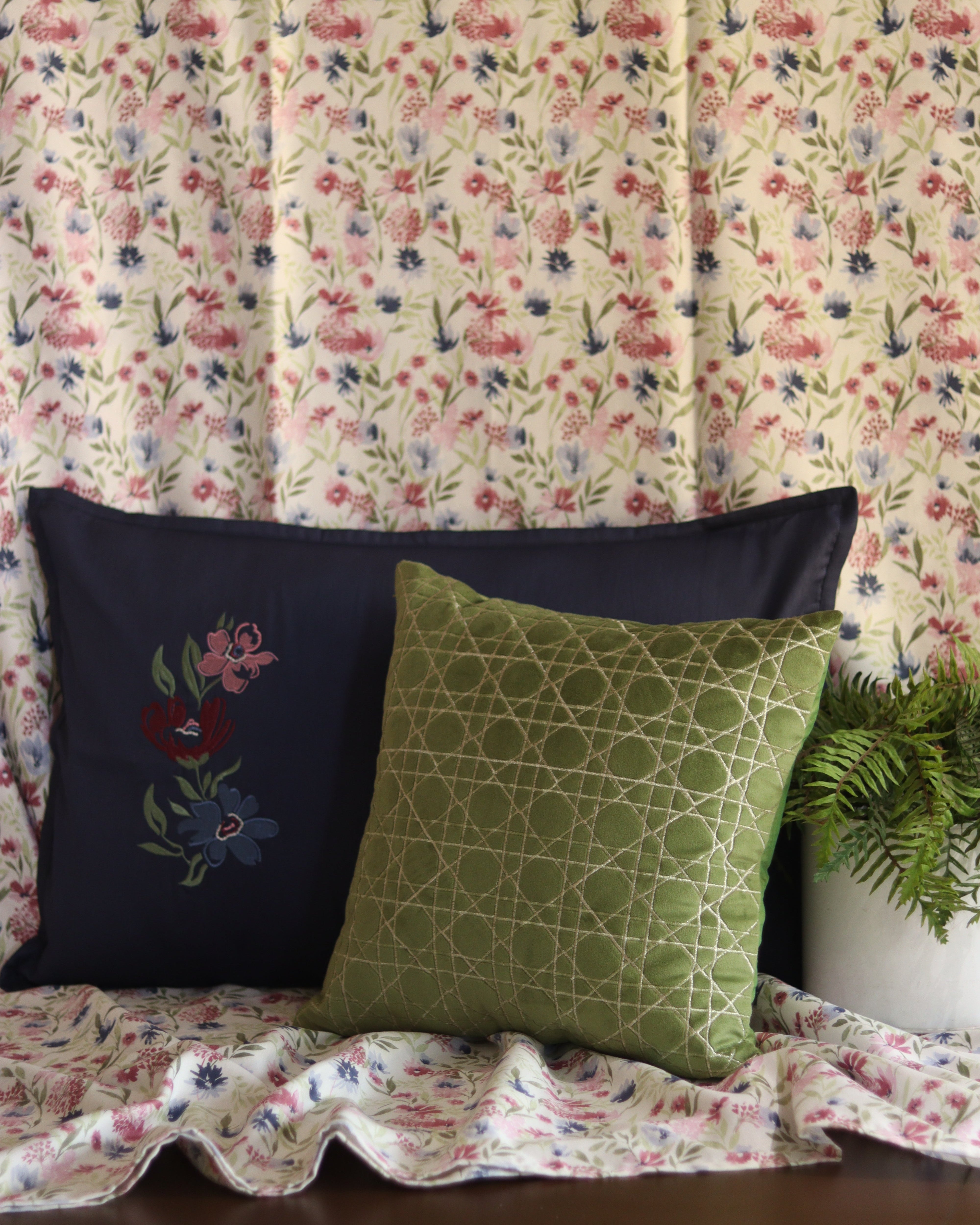 Floral Drift Bedsheet With 2 Pillow Covers