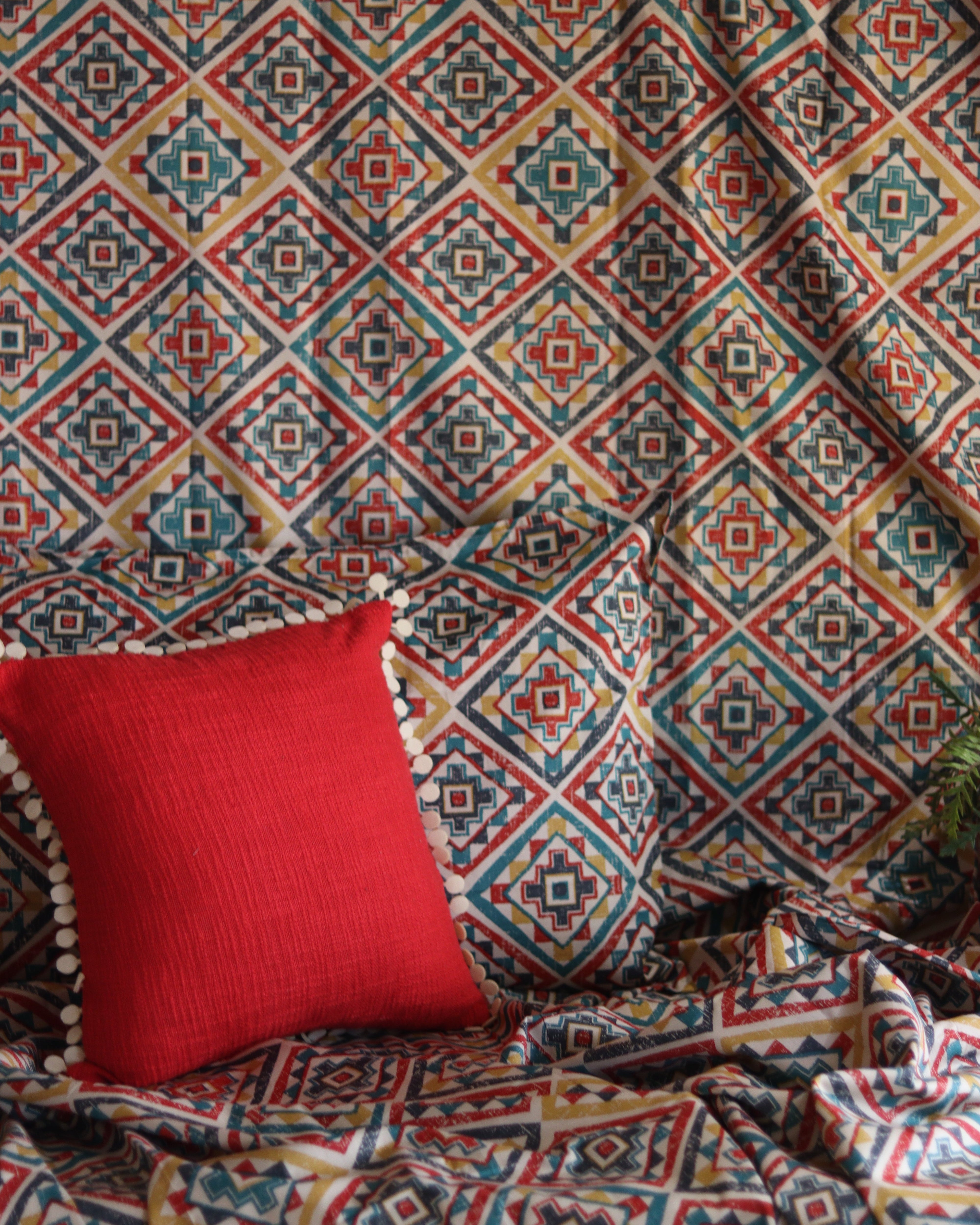 Vivid Verse Bedsheet With 2 Pillow Covers