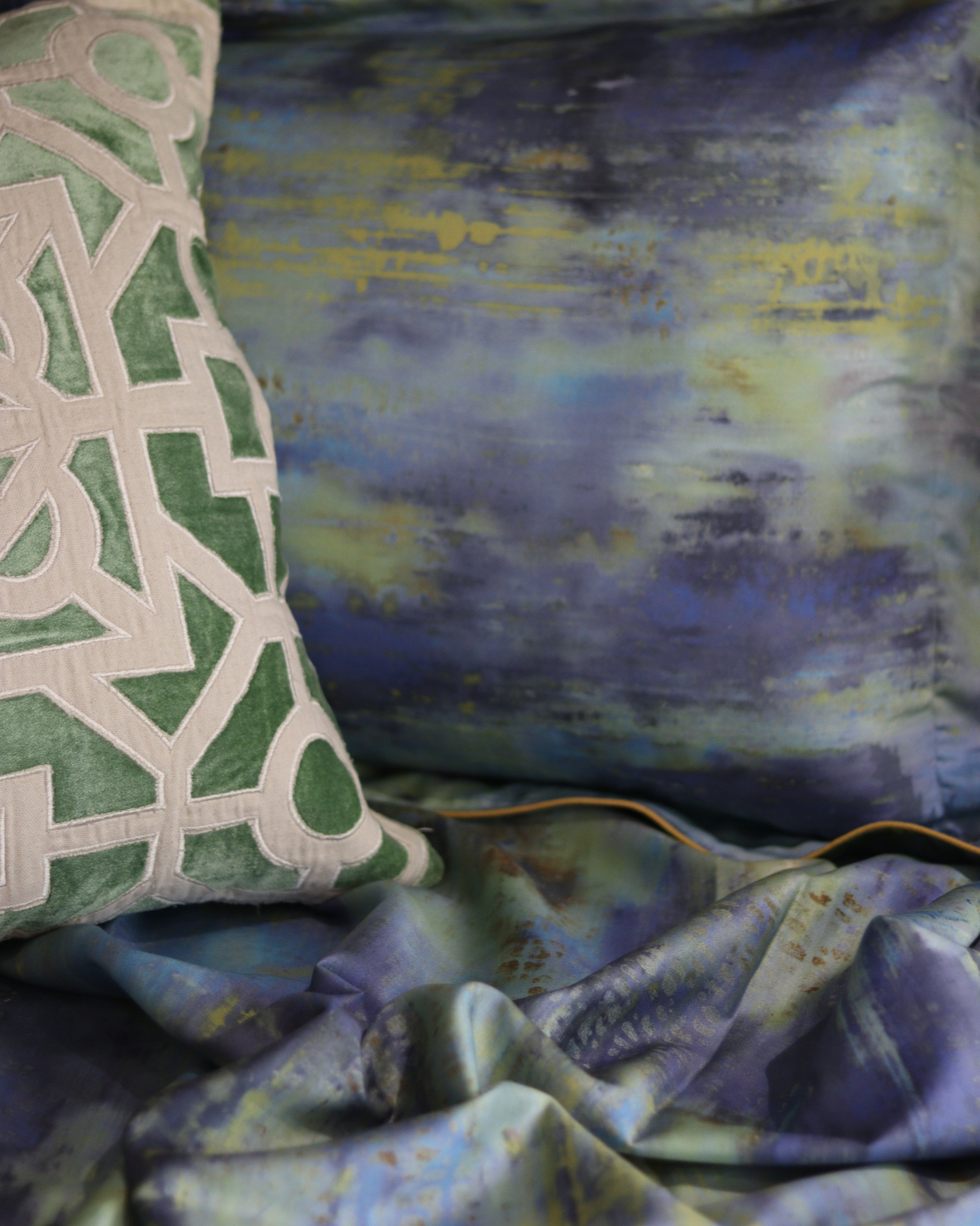 Northern Lights Bedsheet With 2 Pillow Covers