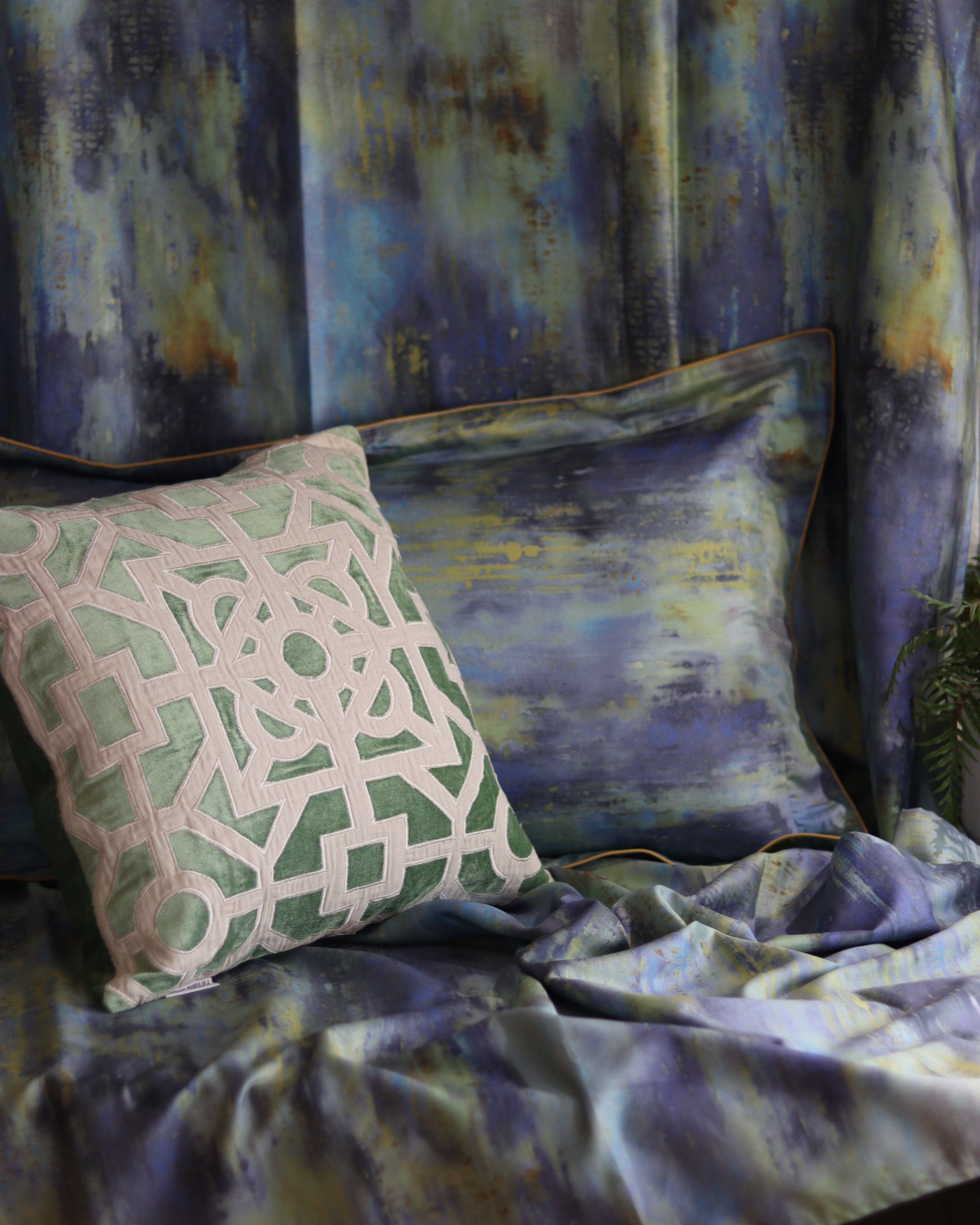 Northern Lights Bedsheet With 2 Pillow Covers