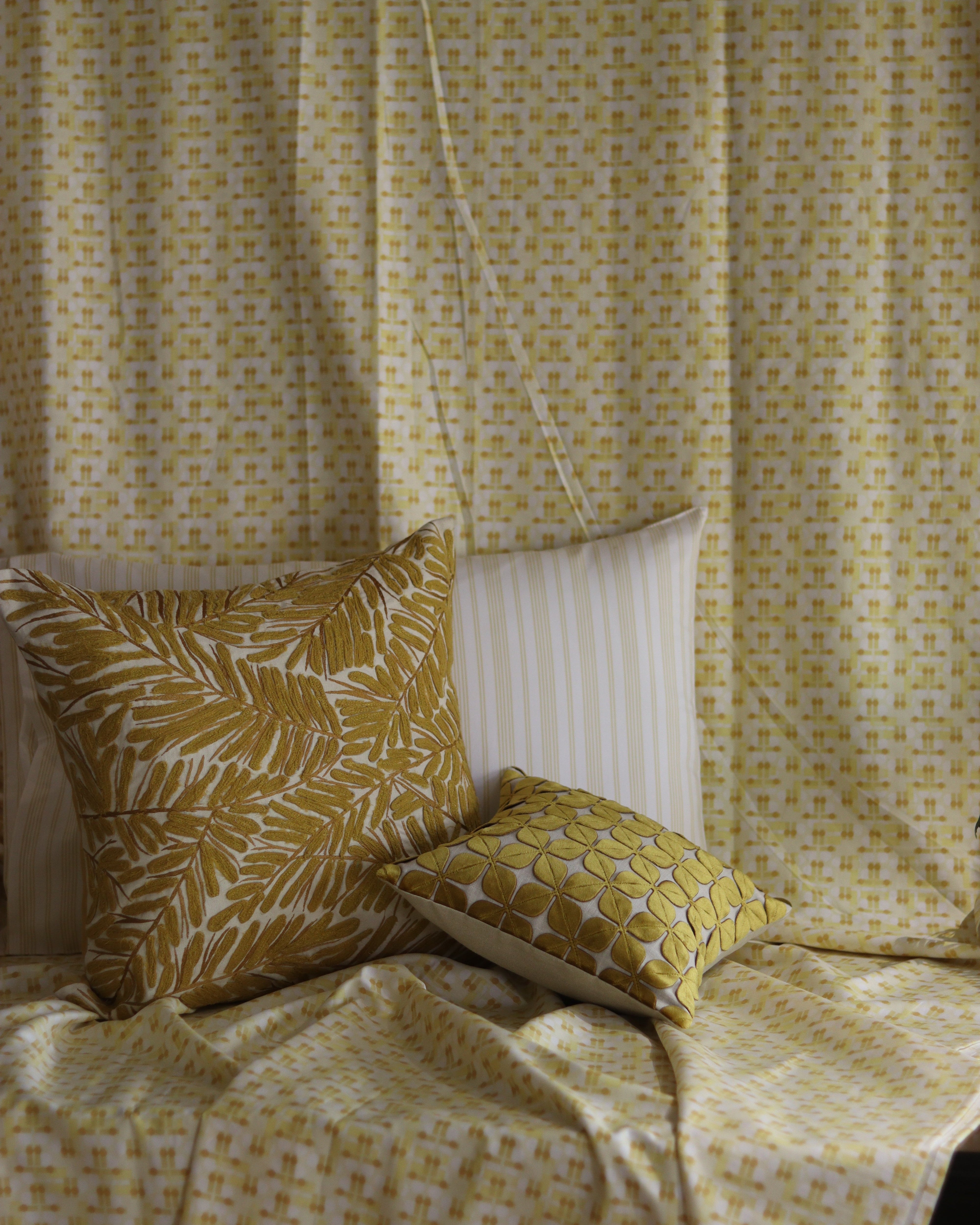 Sunstripe Bedsheet With 2 Pillow Covers